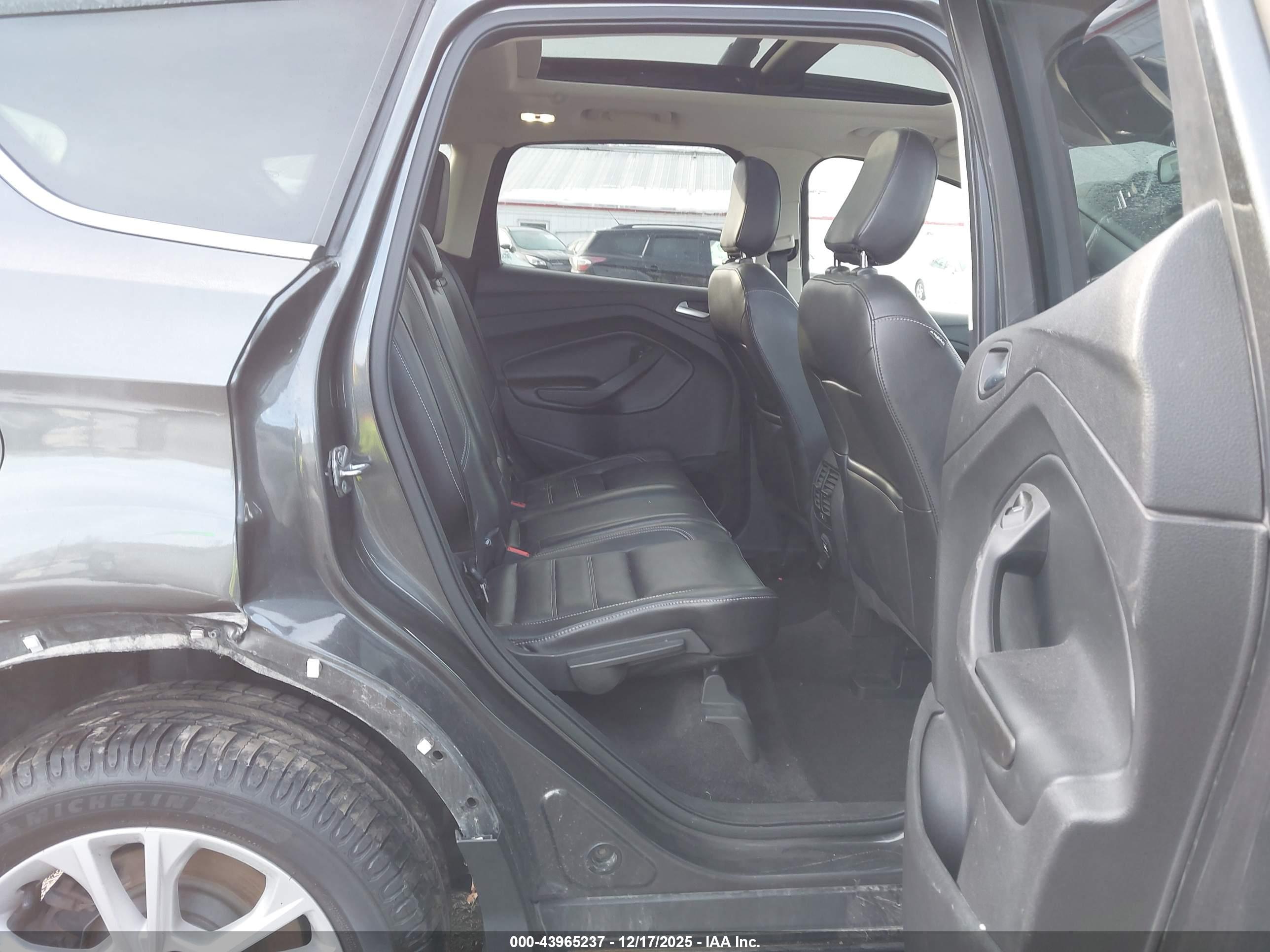 FORD ESCAPE image 8