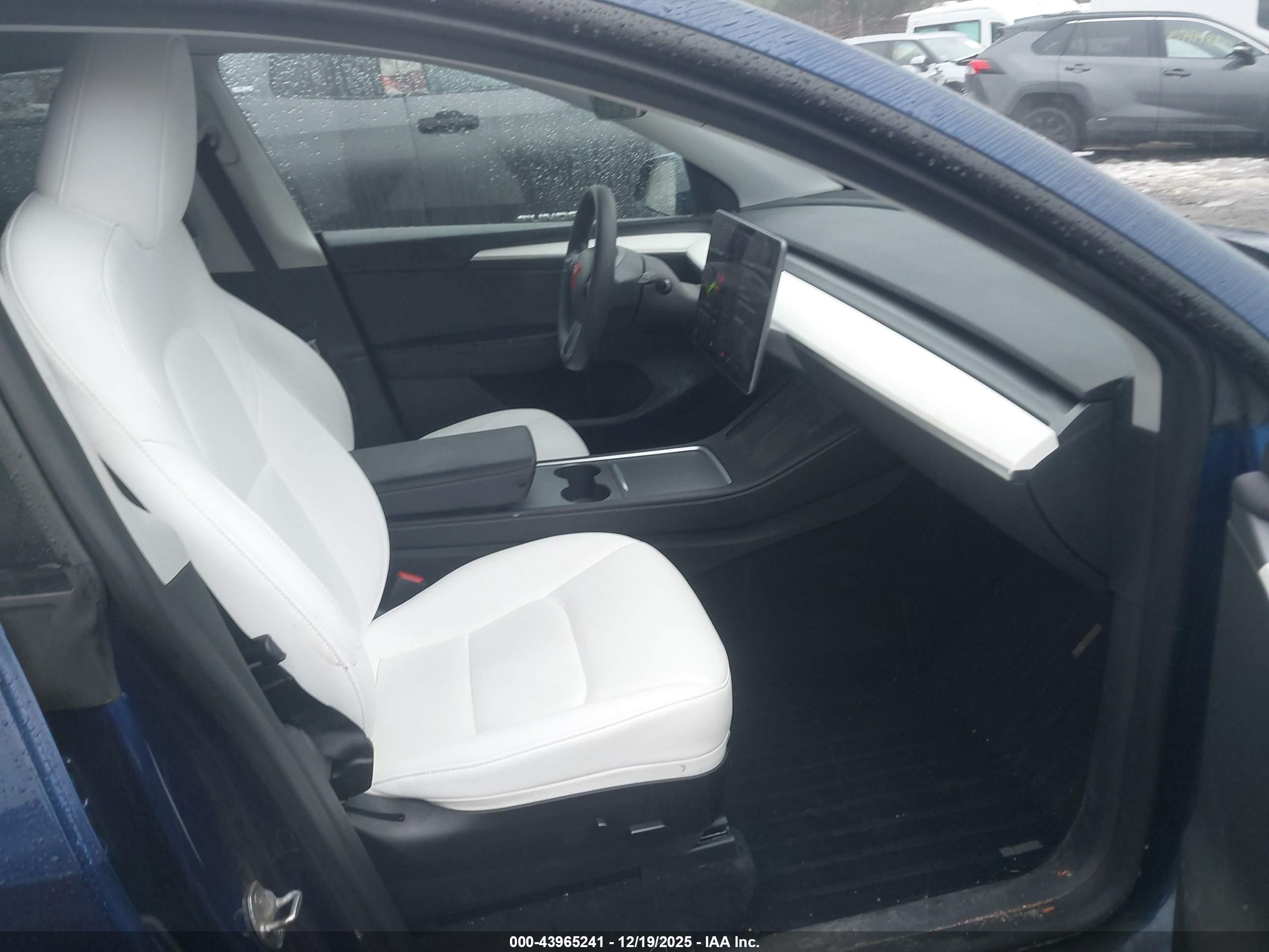 TESLA MODEL image 5