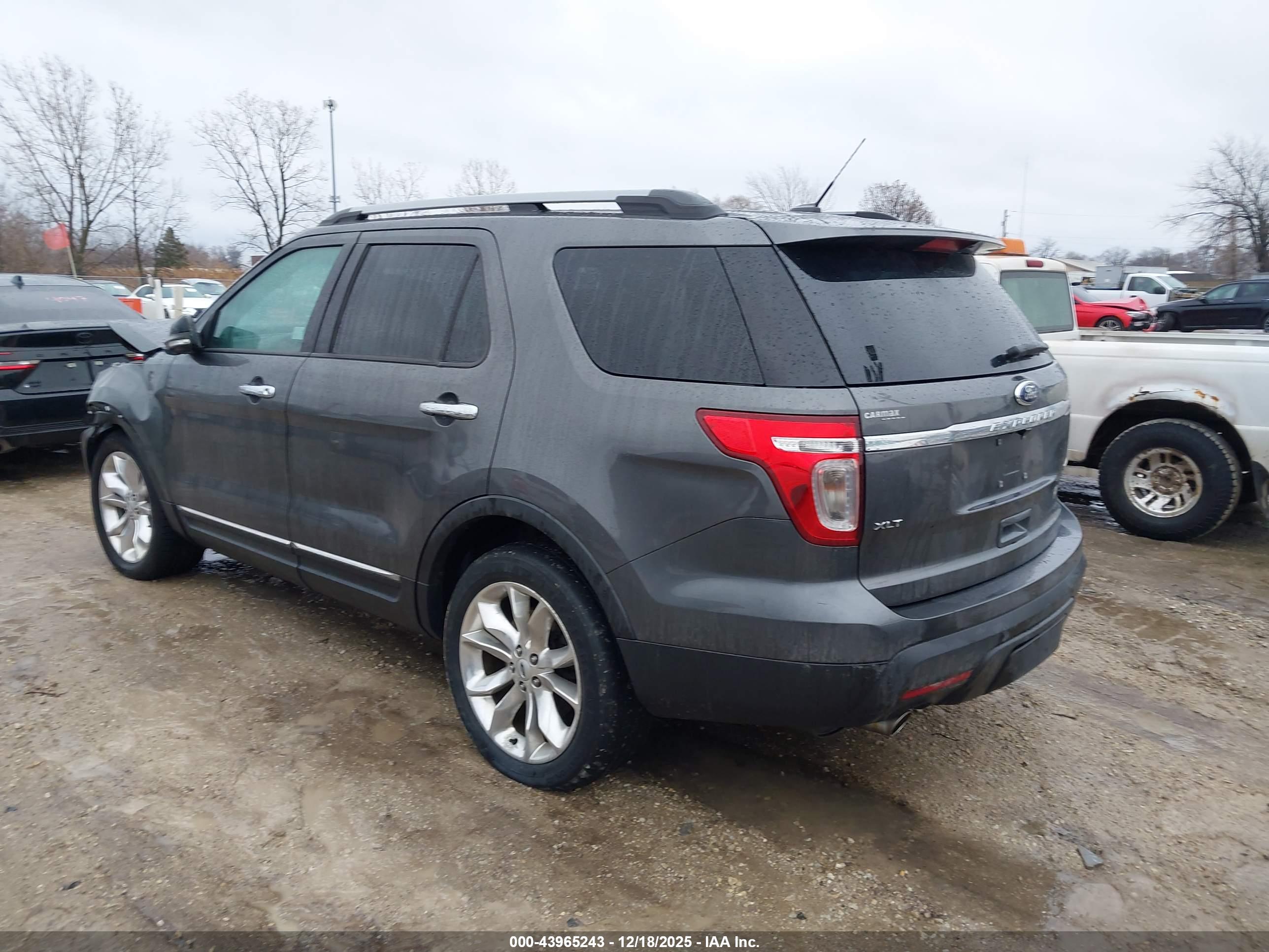 FORD EXPLORER image 3