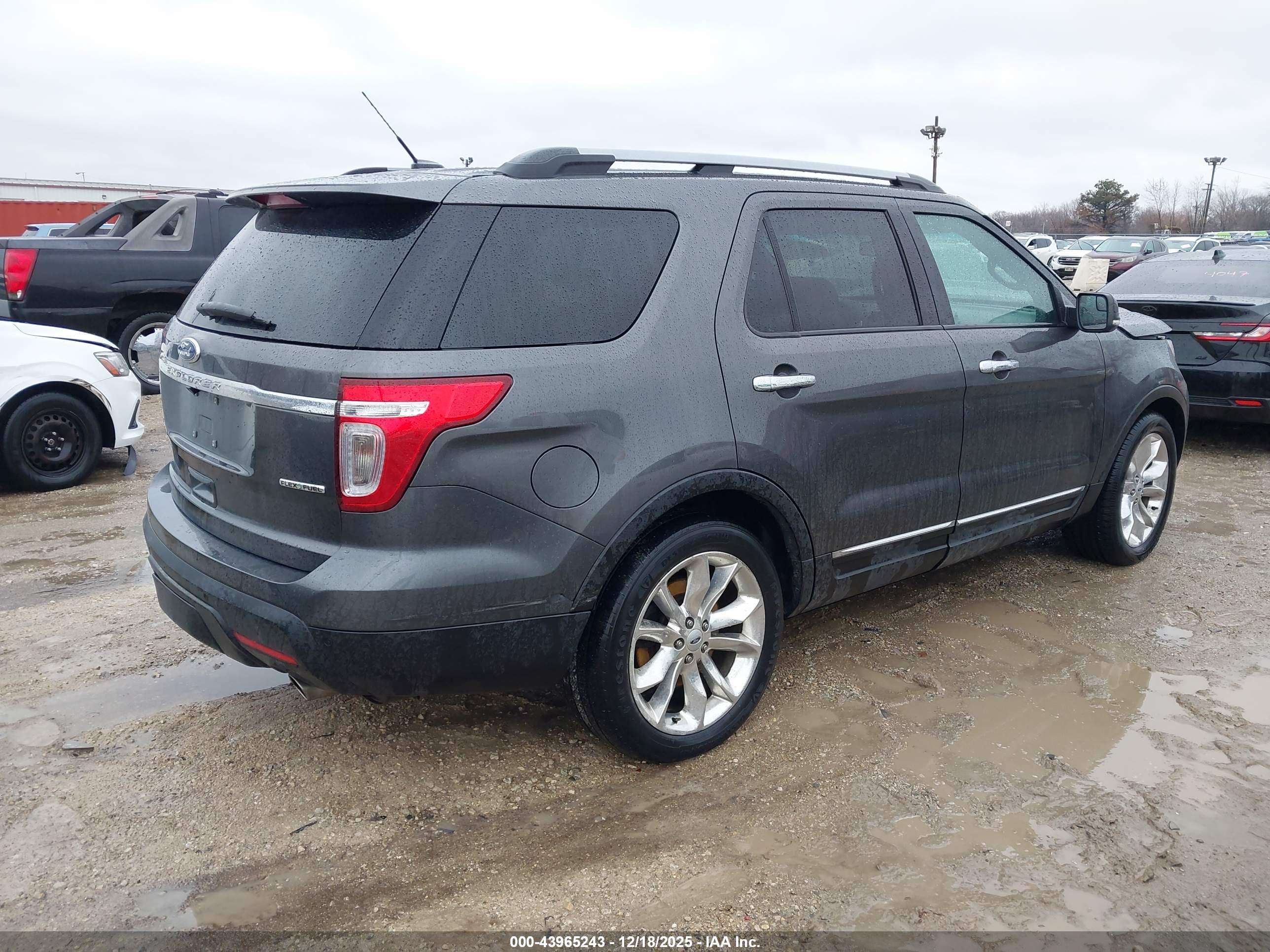 FORD EXPLORER image 4