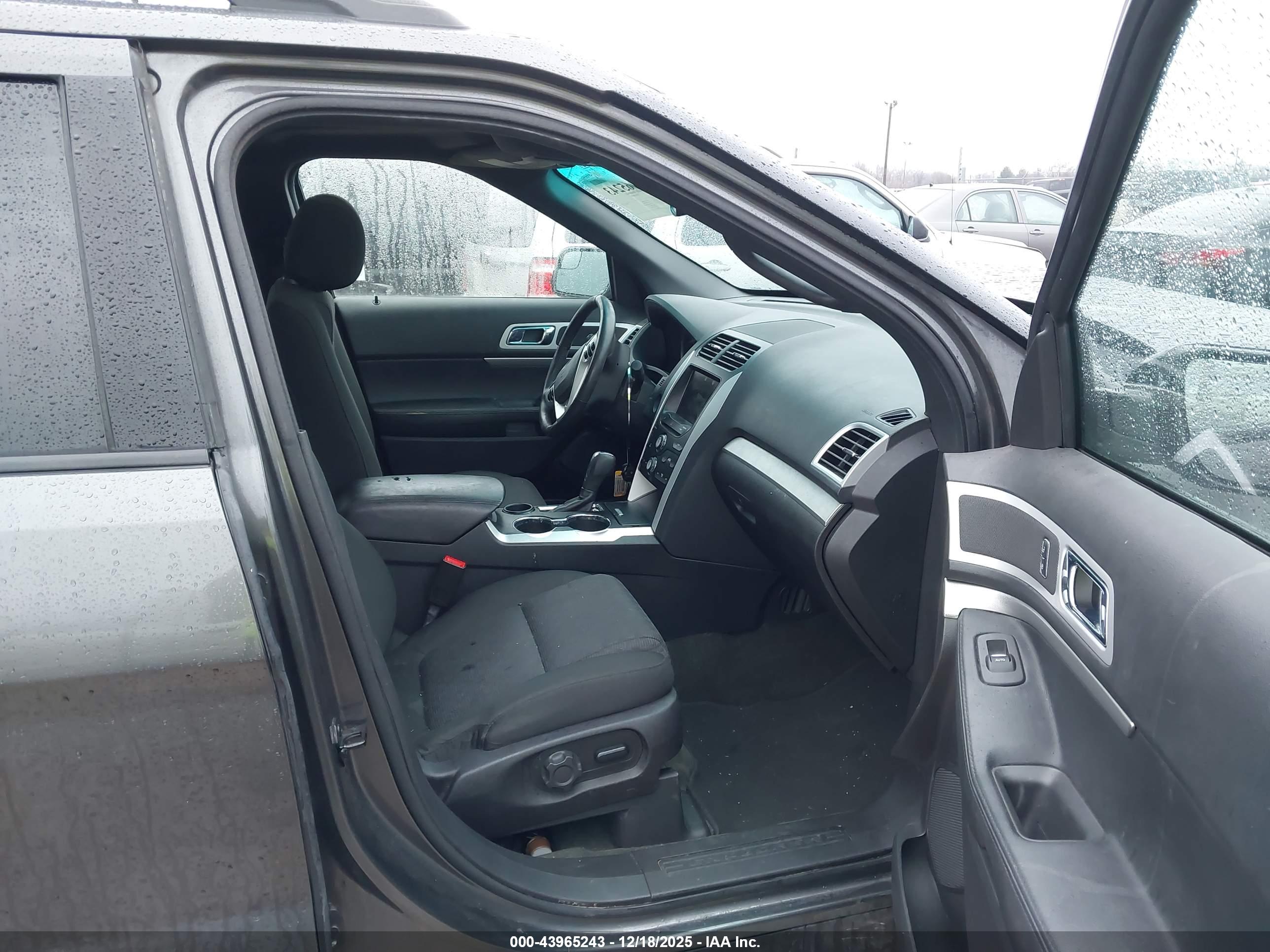 FORD EXPLORER image 5