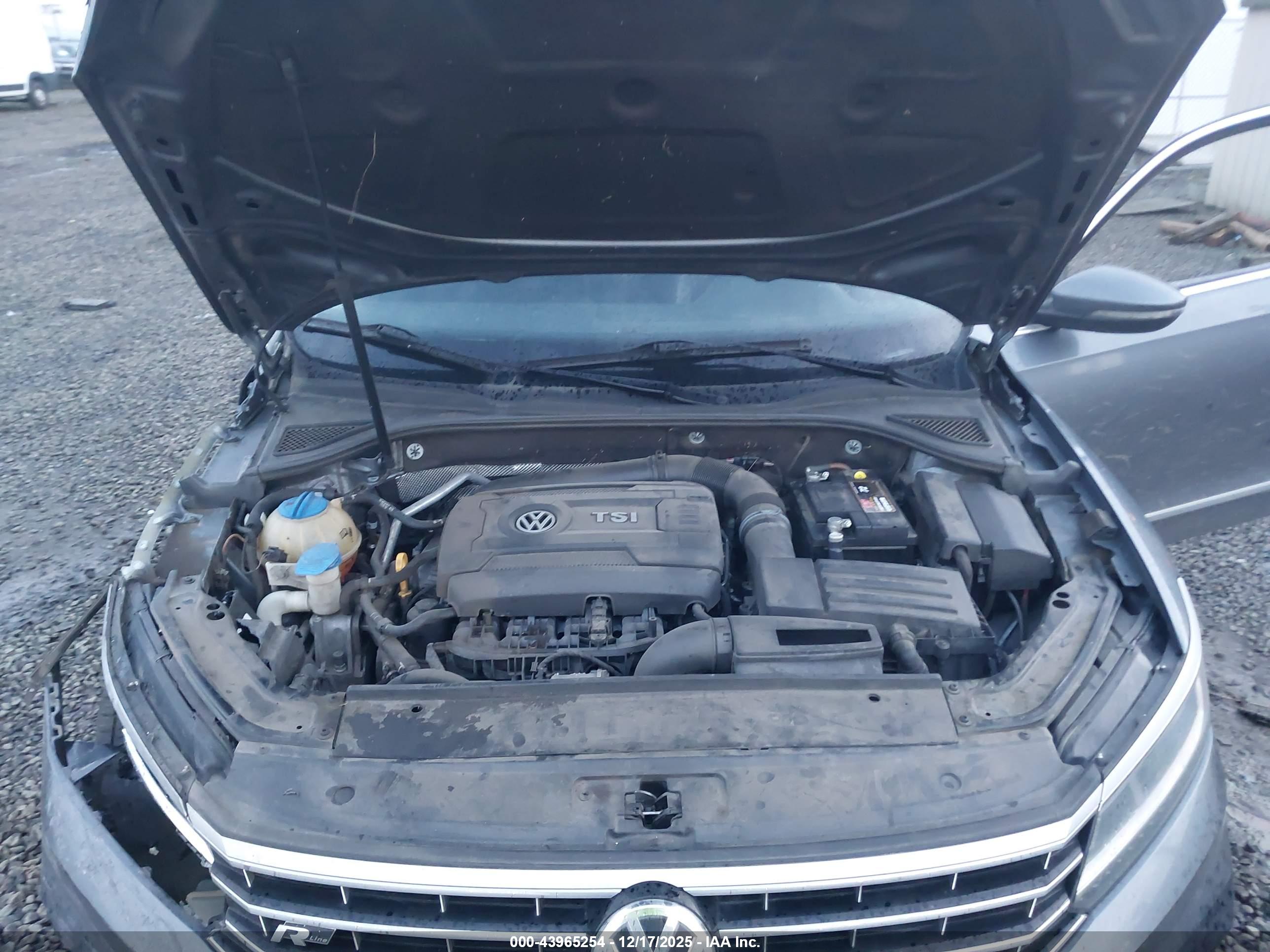 VOLKSWAGEN PASSAT image 10