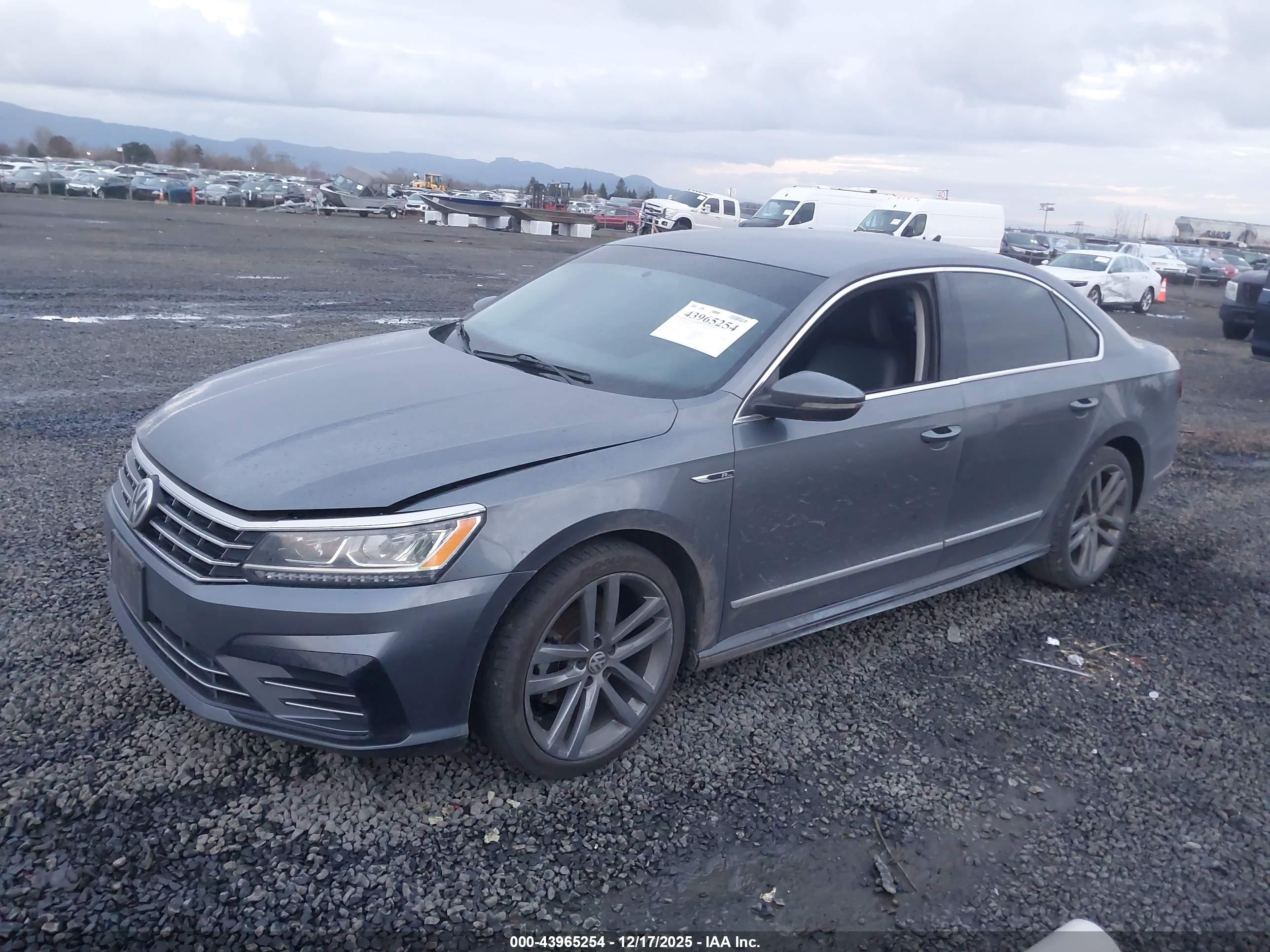 VOLKSWAGEN PASSAT image 2