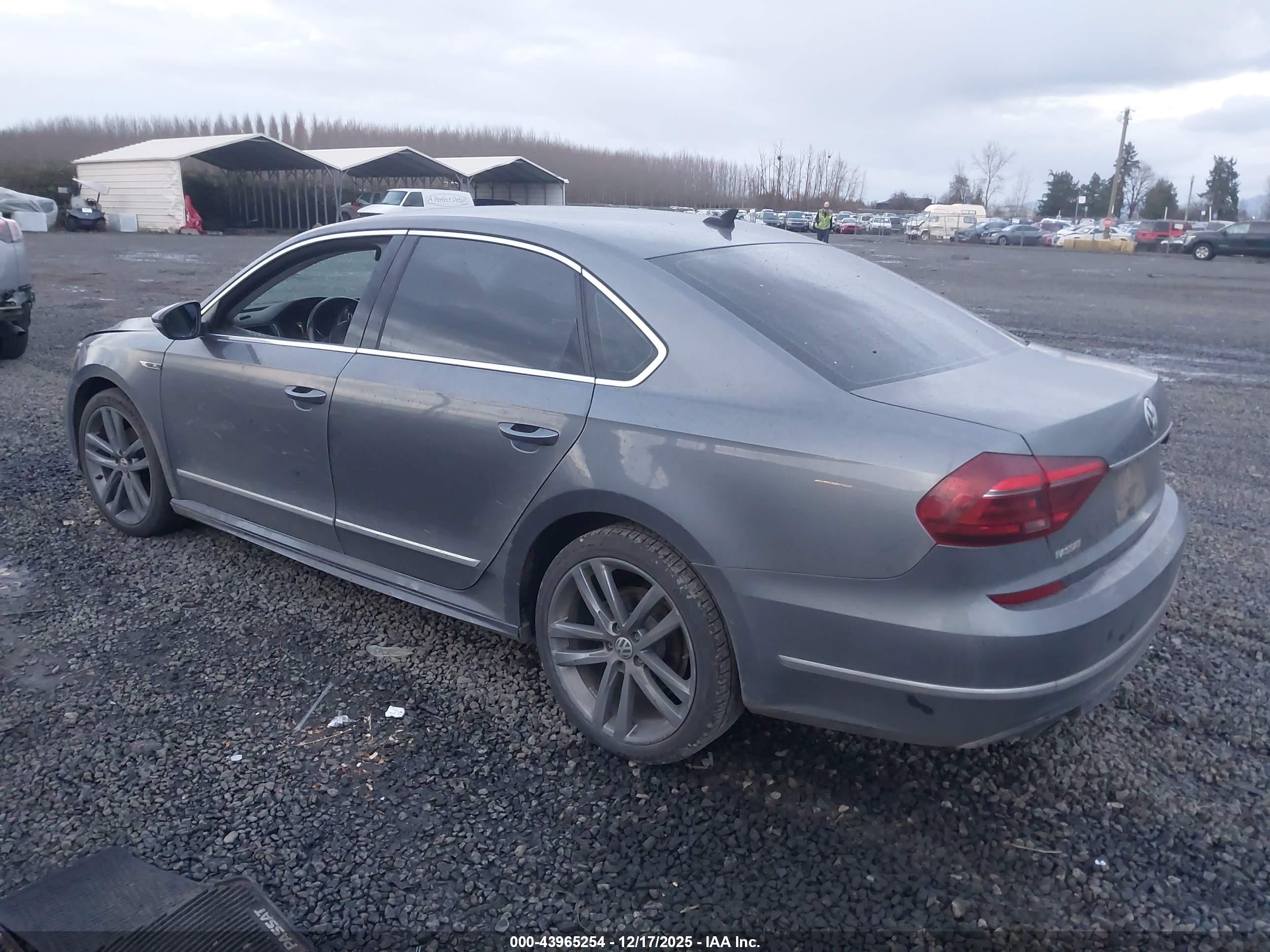 VOLKSWAGEN PASSAT image 3