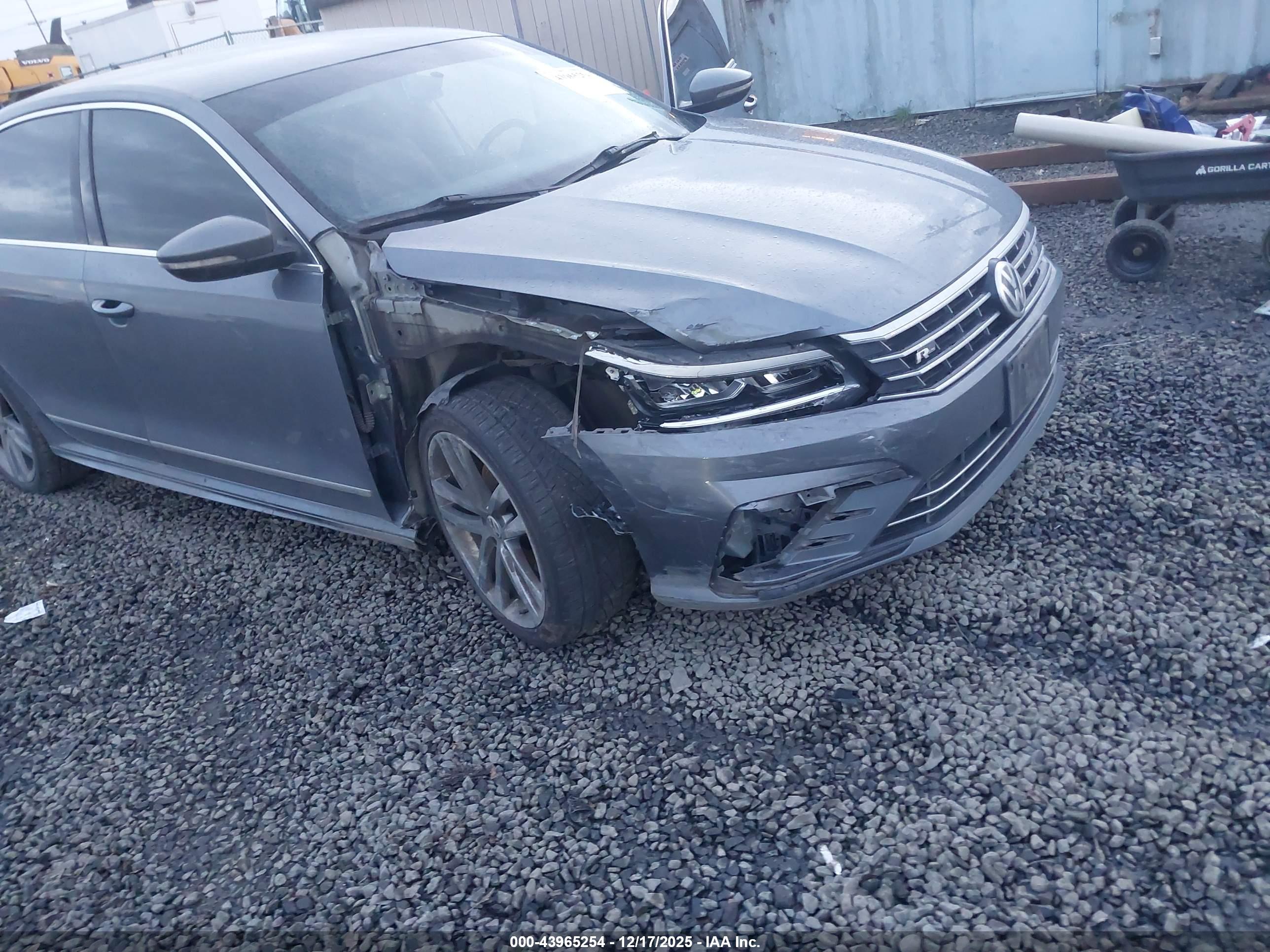 VOLKSWAGEN PASSAT image 6