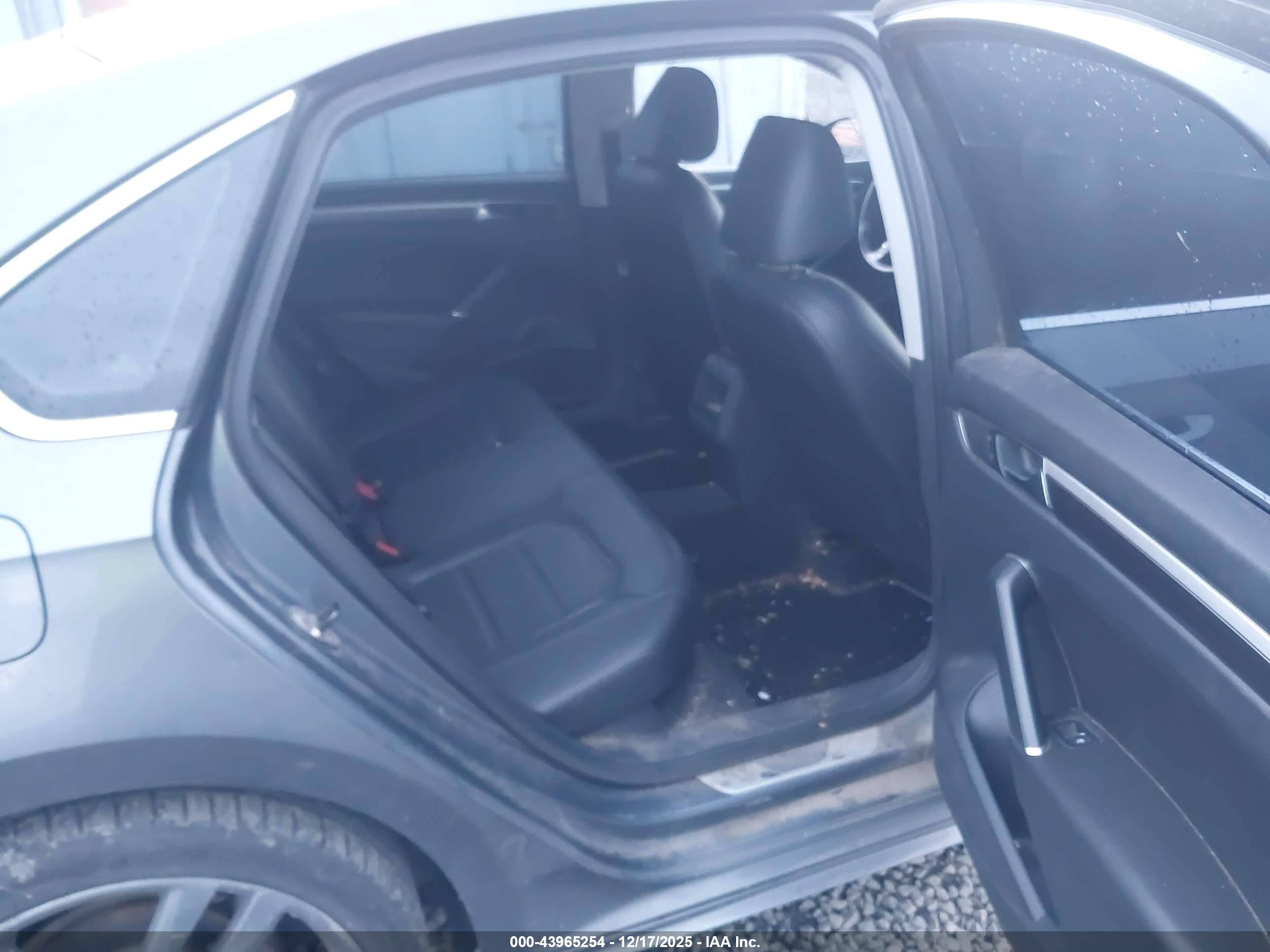 VOLKSWAGEN PASSAT image 8