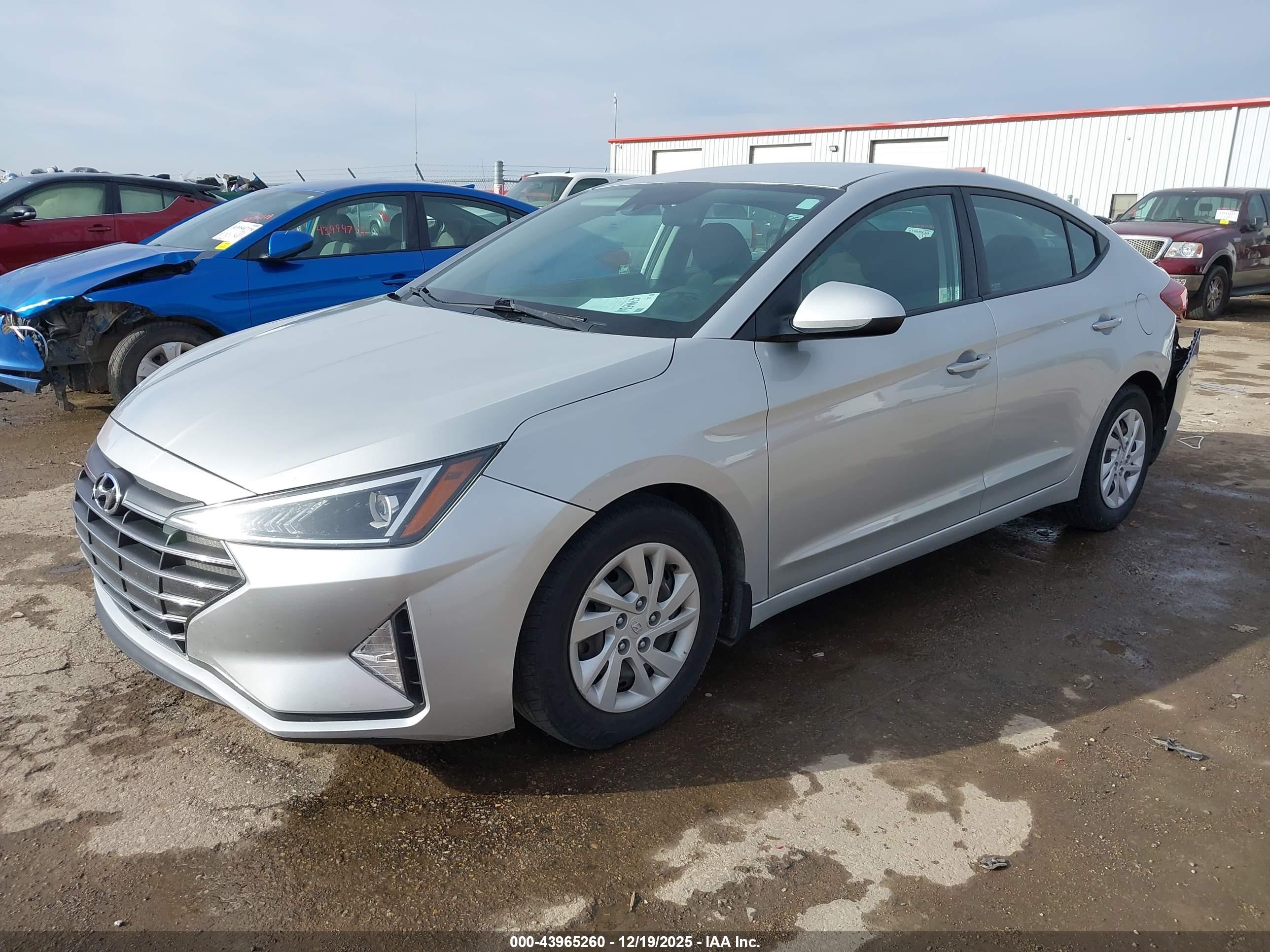 HYUNDAI ELANTRA image 2