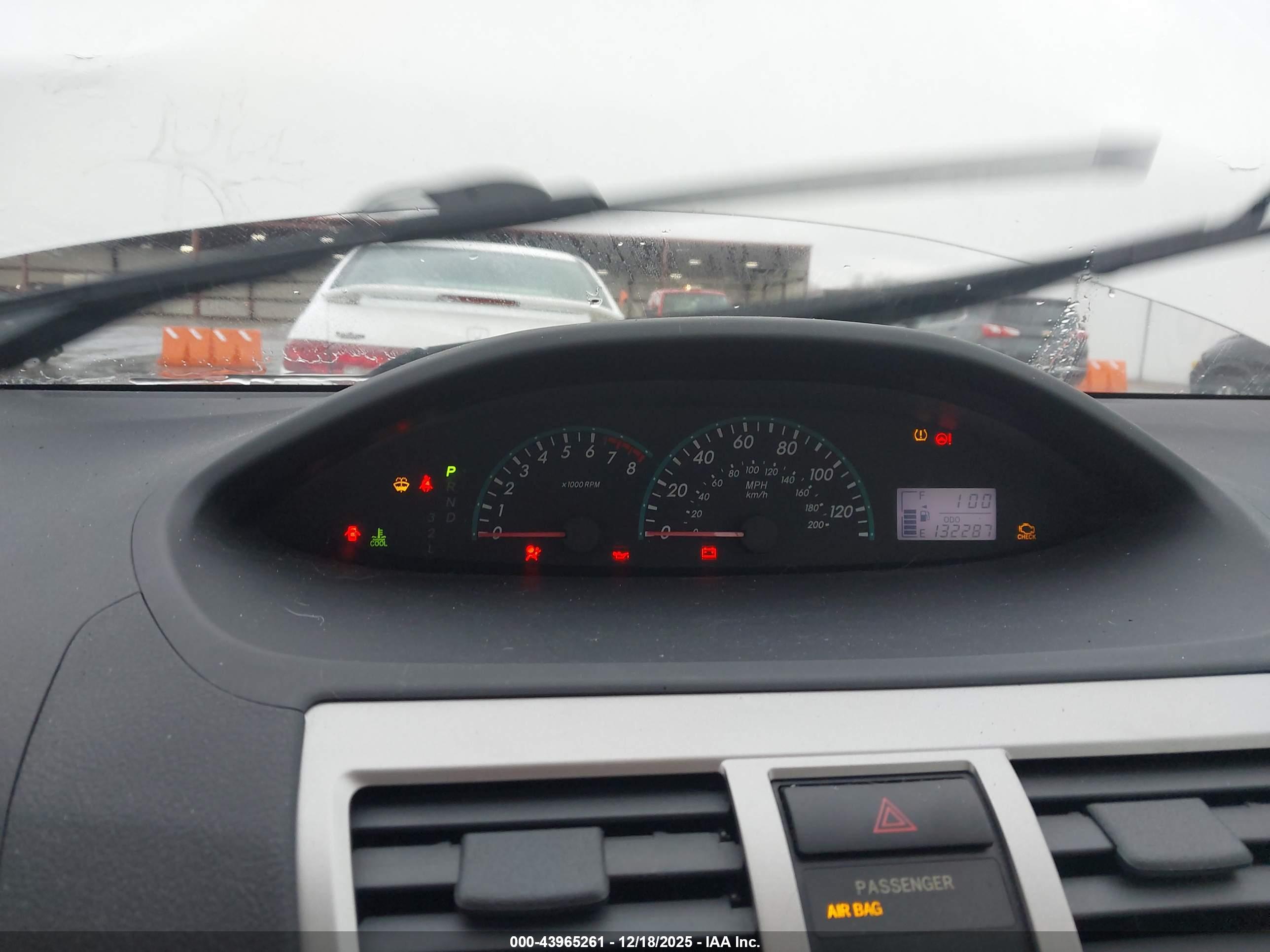 TOYOTA YARIS image 7