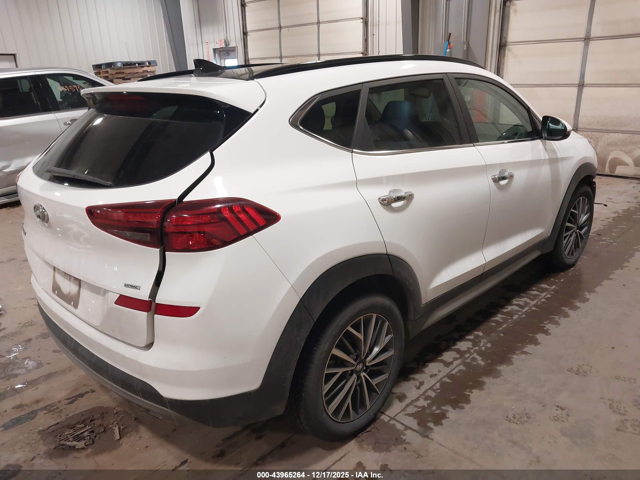 HYUNDAI TUCSON image 4