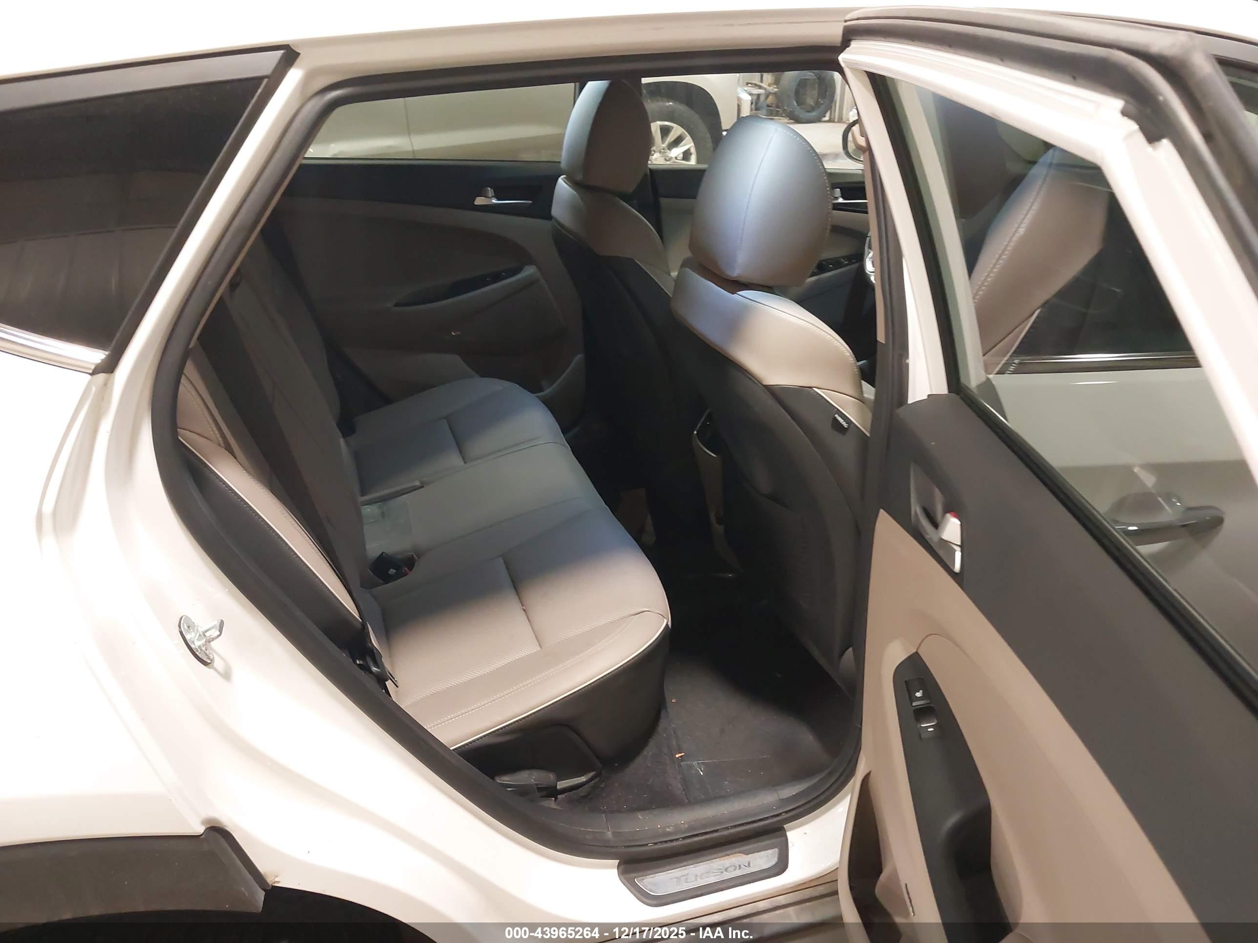 HYUNDAI TUCSON image 8