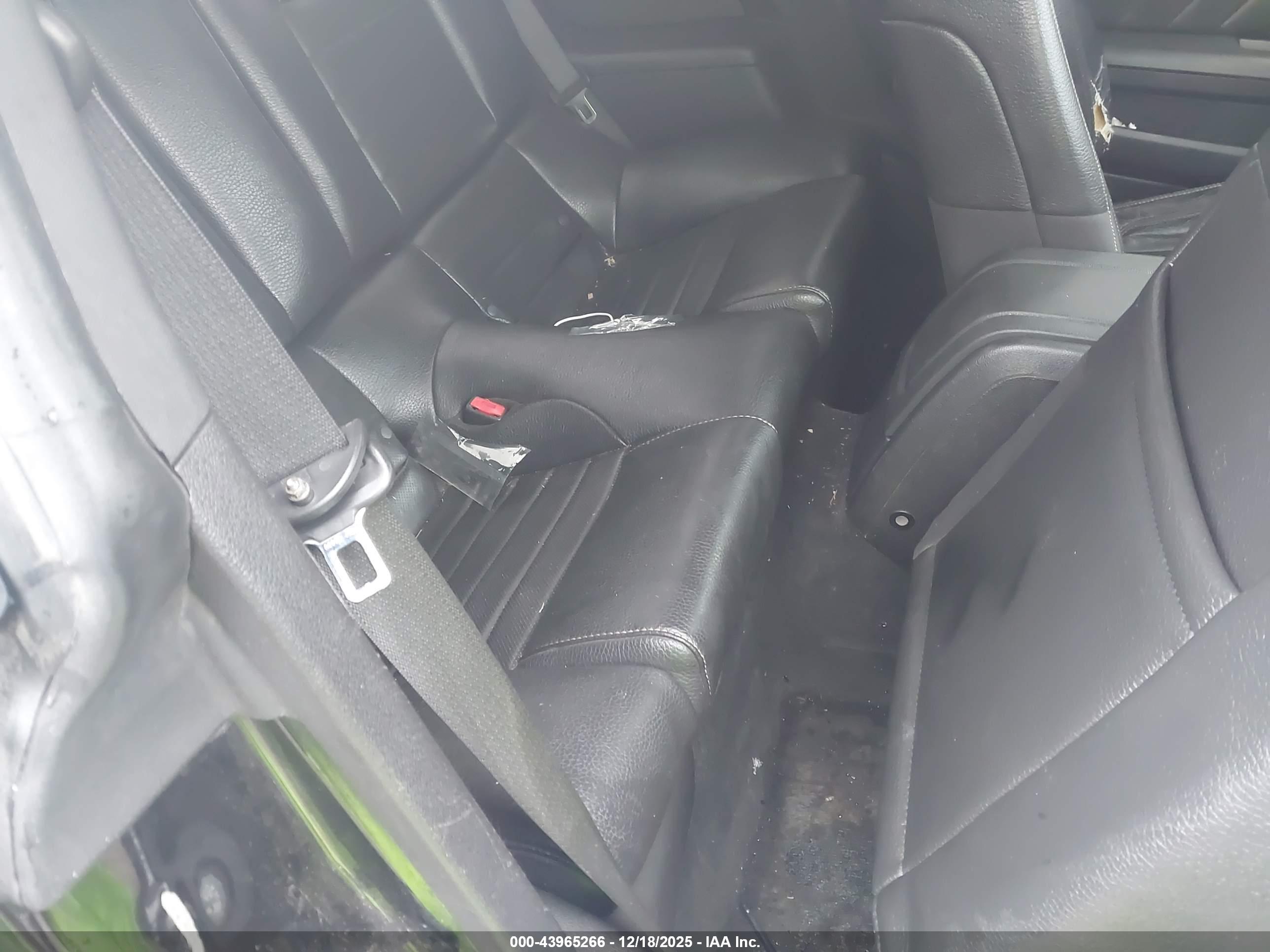 FORD MUSTANG image 8