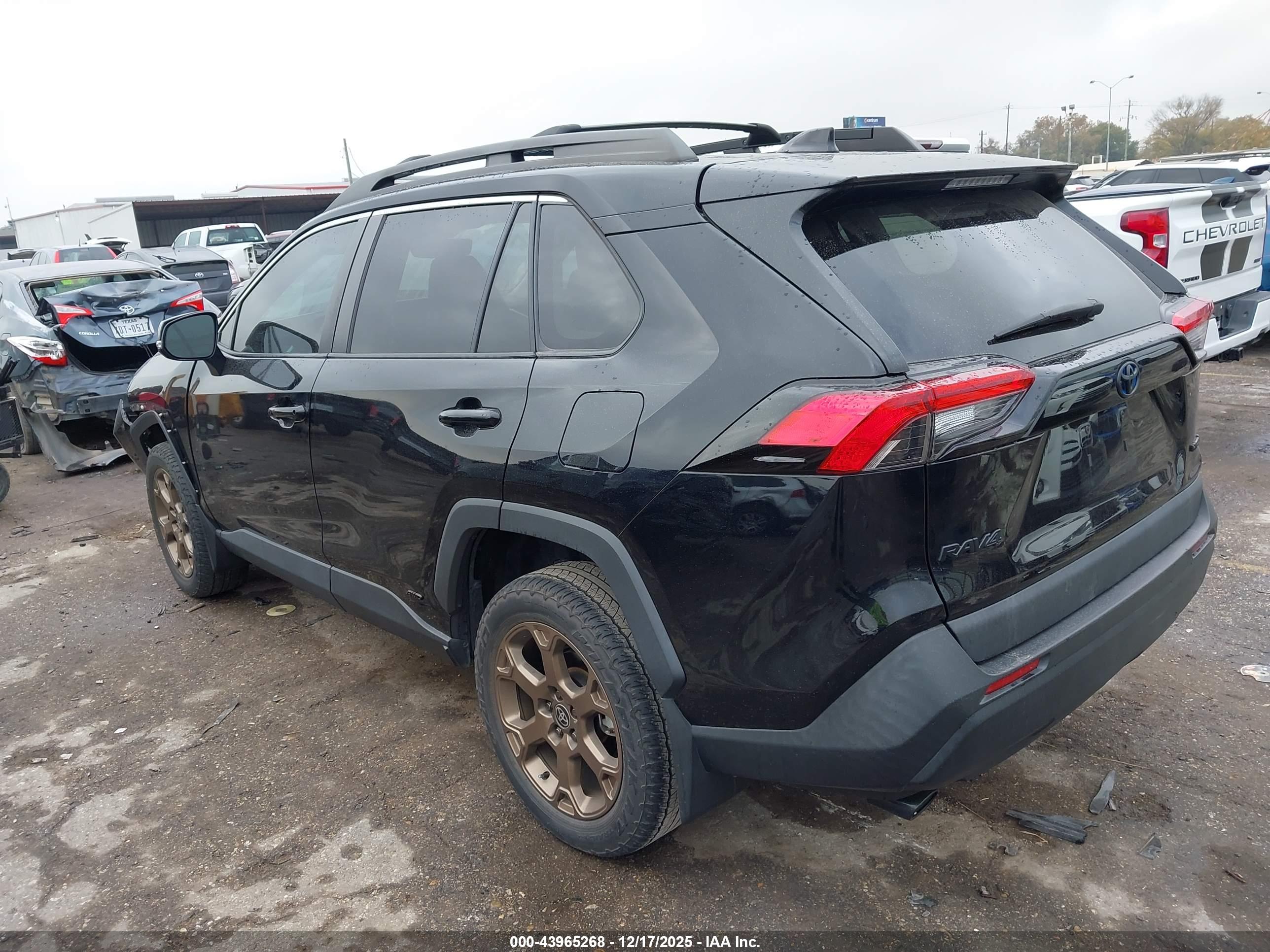 TOYOTA RAV4 image 3