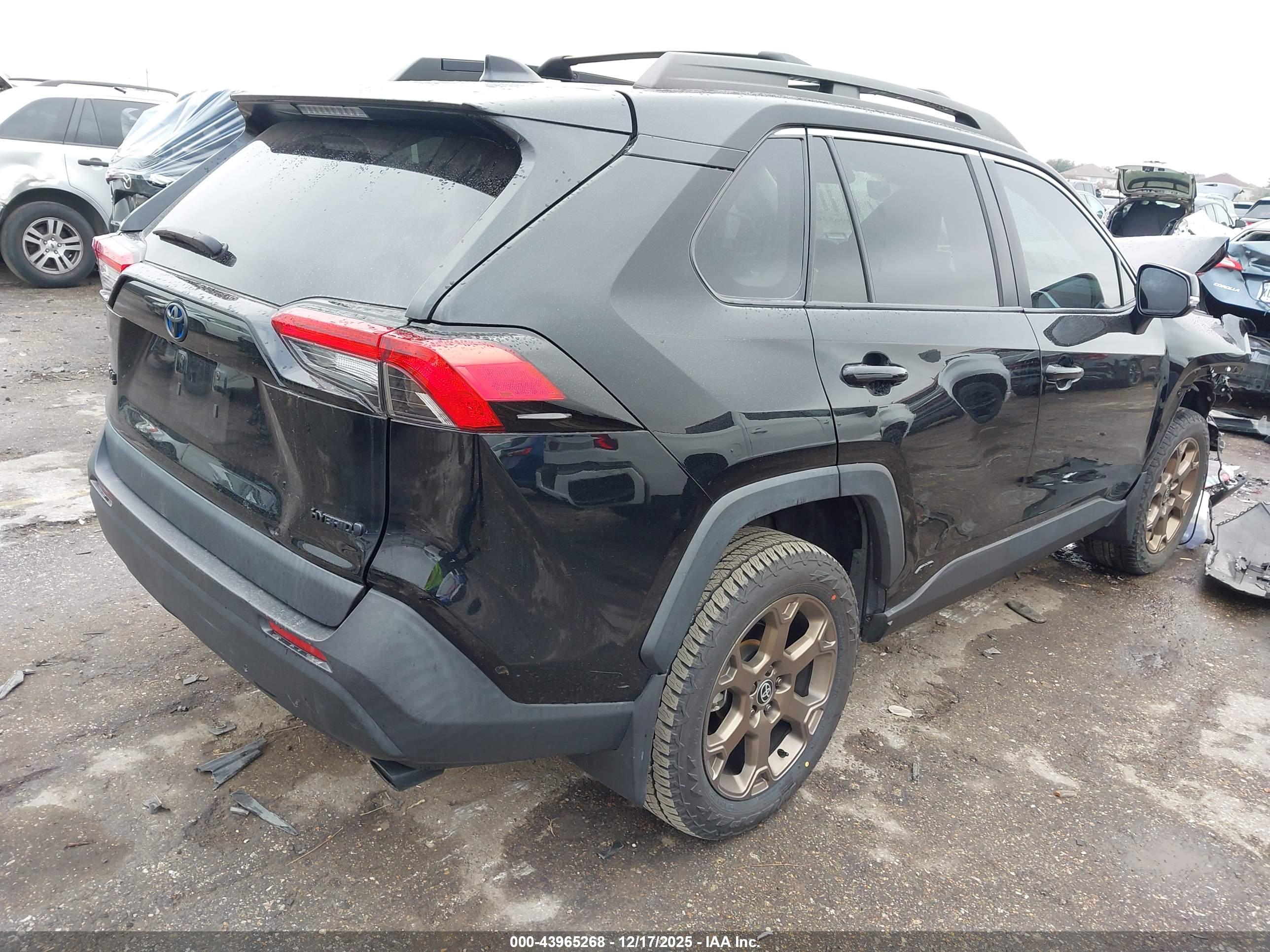 TOYOTA RAV4 image 4