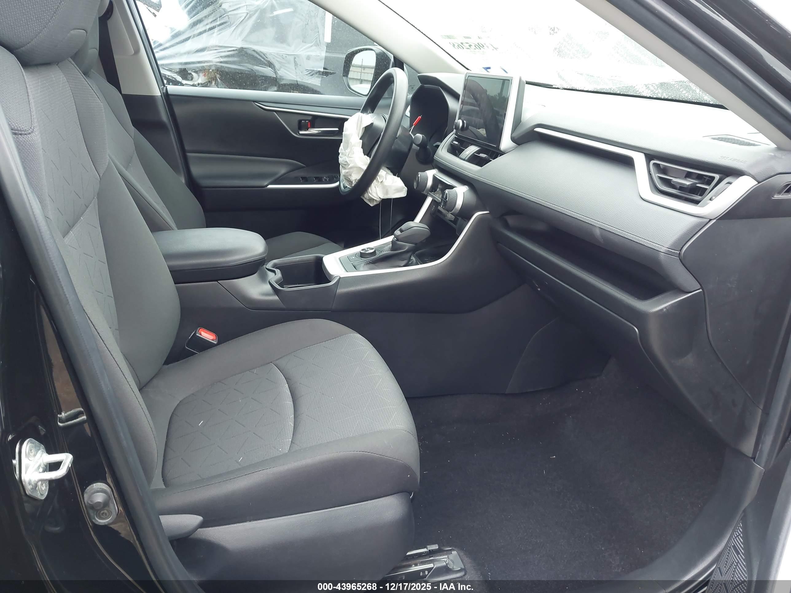 TOYOTA RAV4 image 5