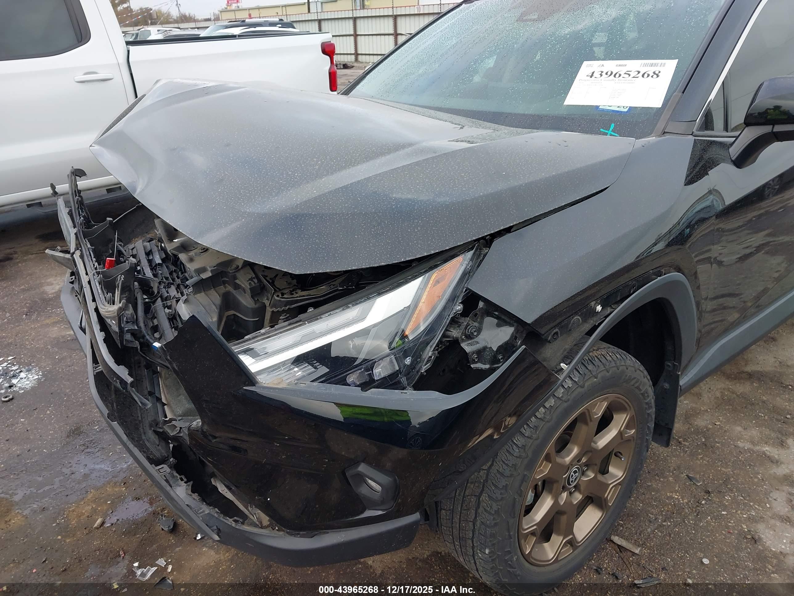 TOYOTA RAV4 image 6