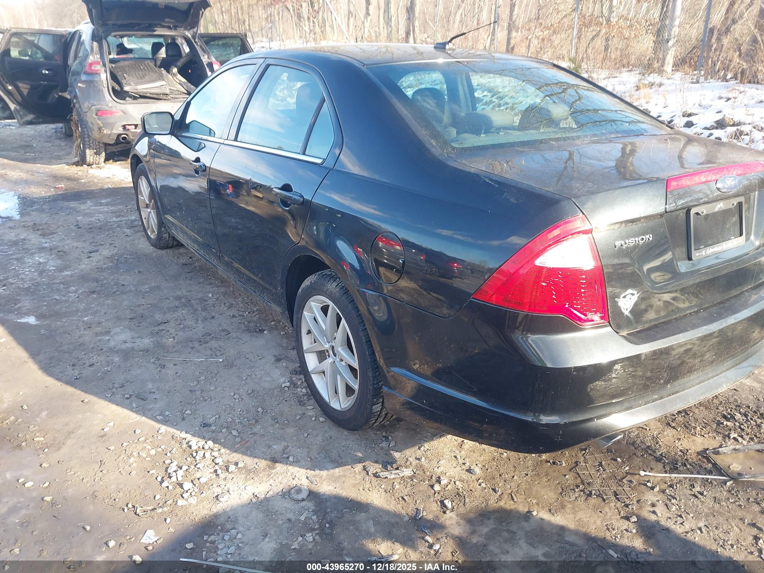 FORD FUSION image 3
