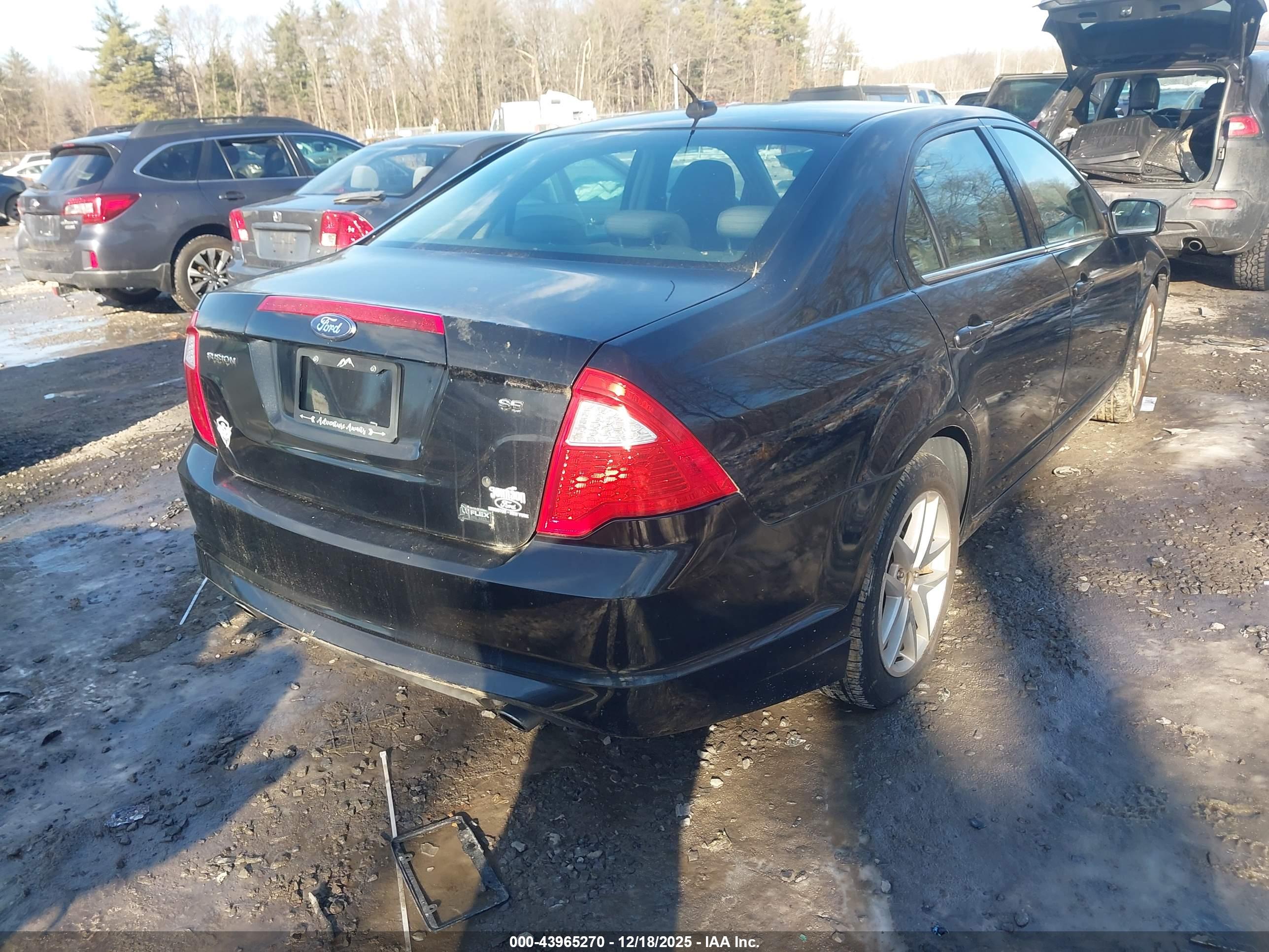 FORD FUSION image 4