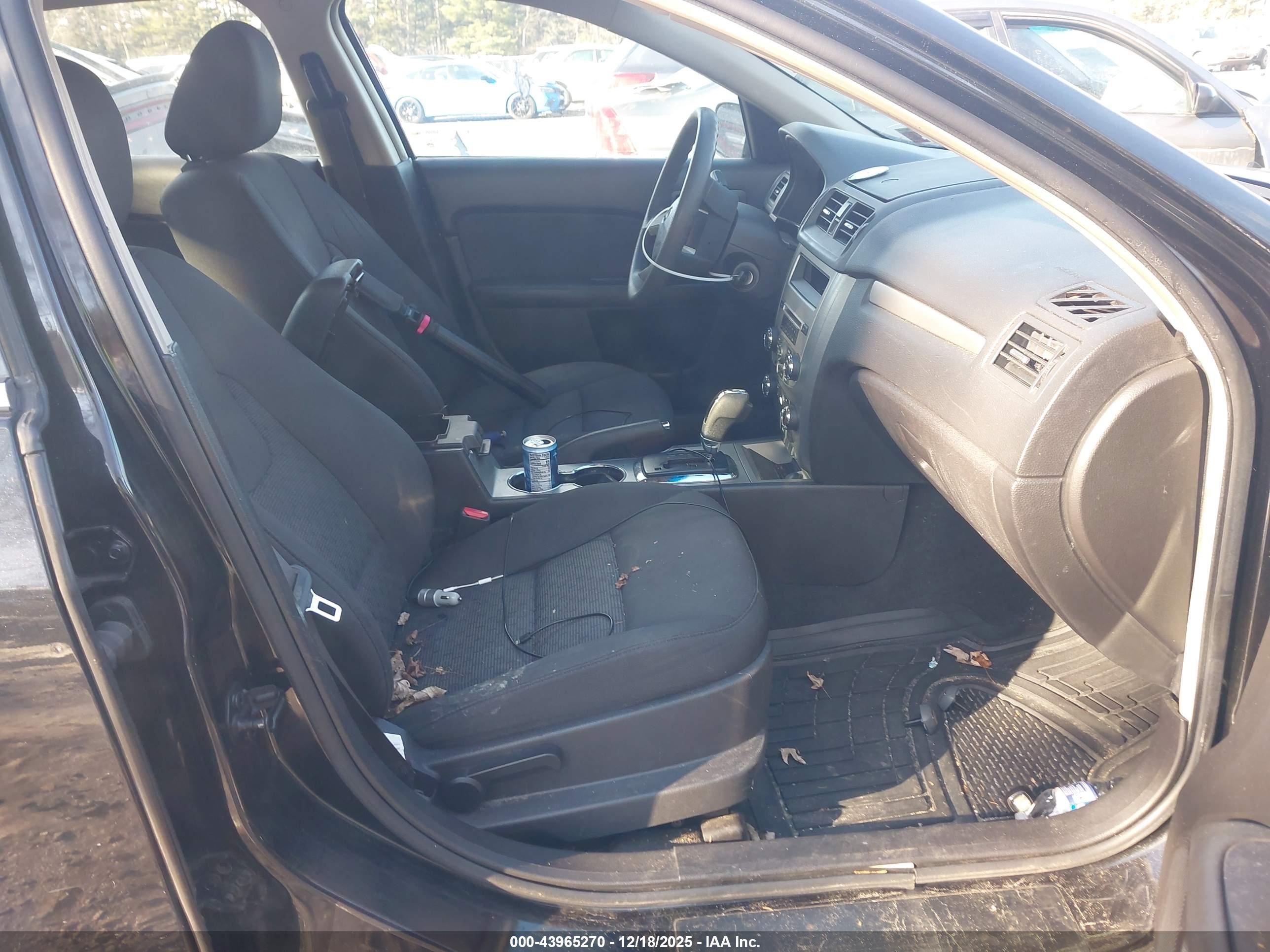 FORD FUSION image 5