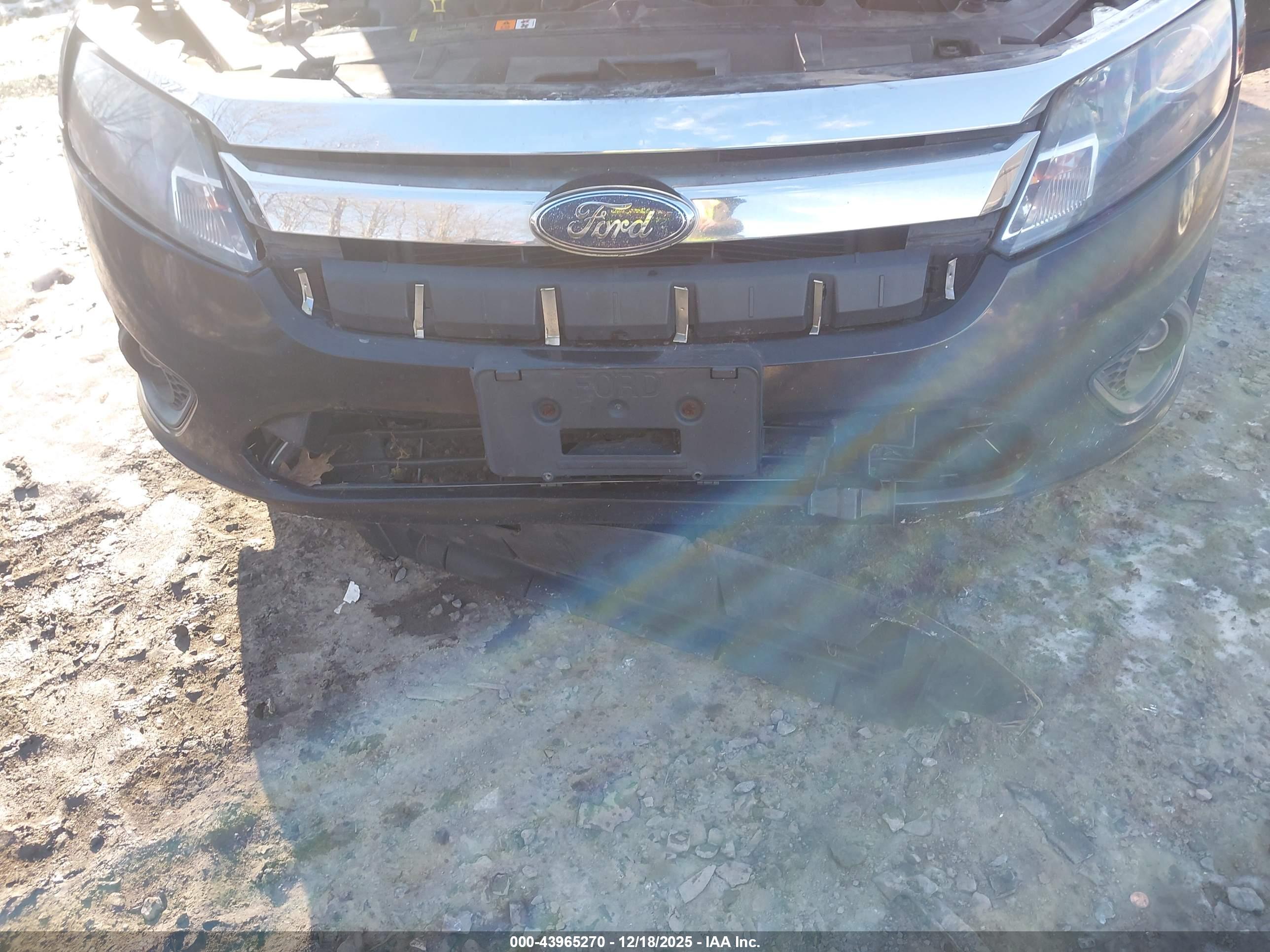 FORD FUSION image 6