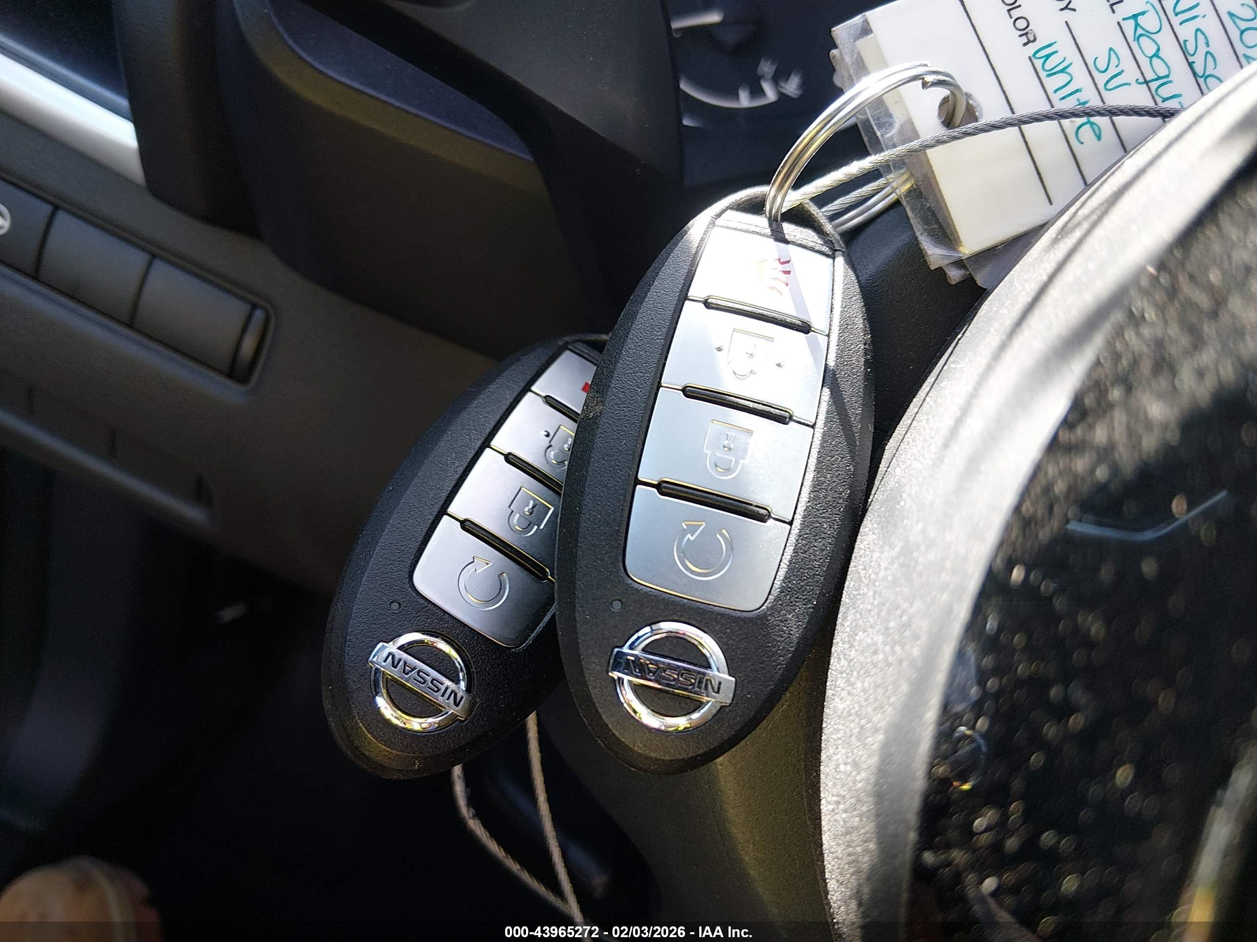 NISSAN ROGUE image 11