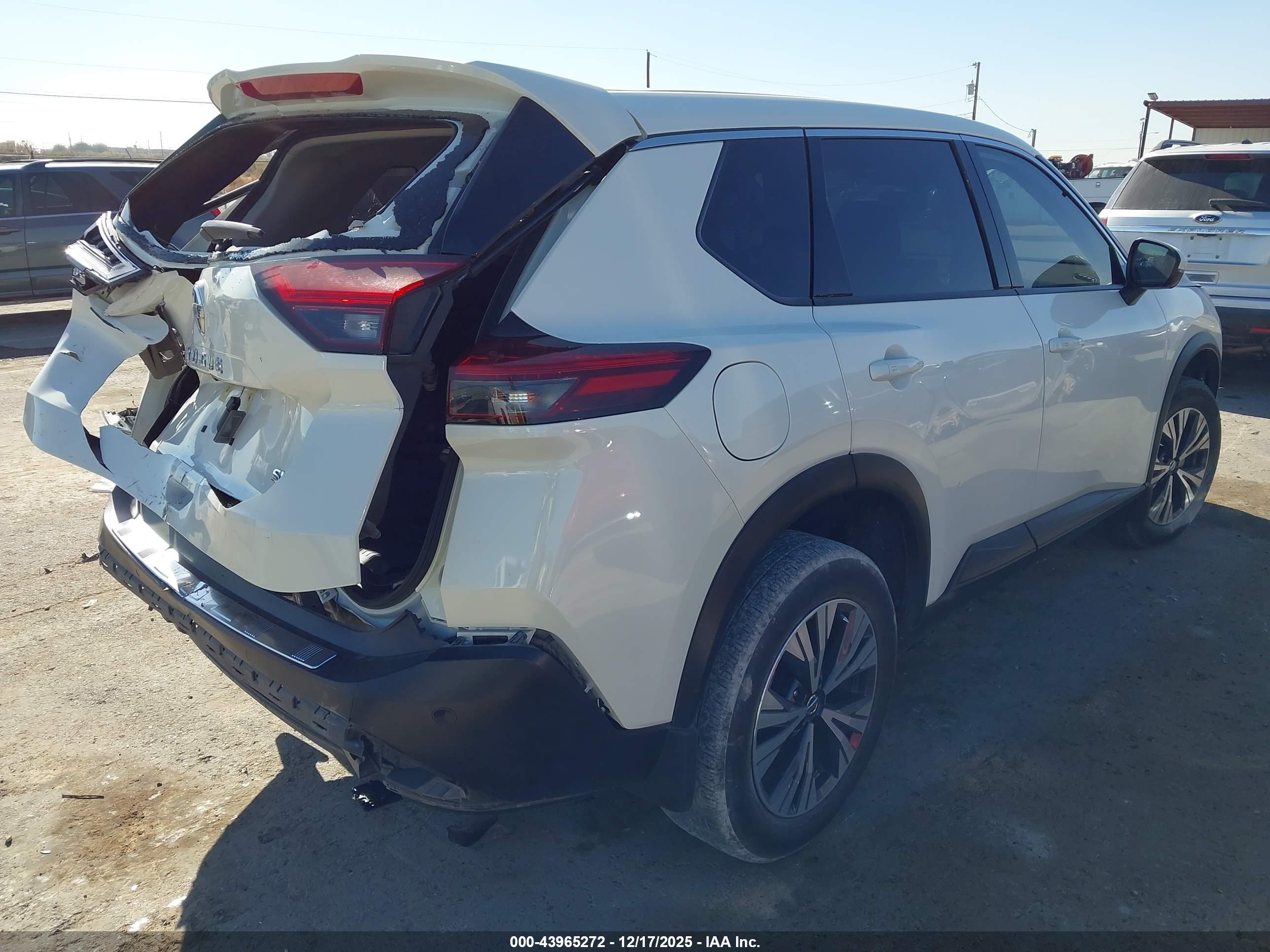 NISSAN ROGUE image 4