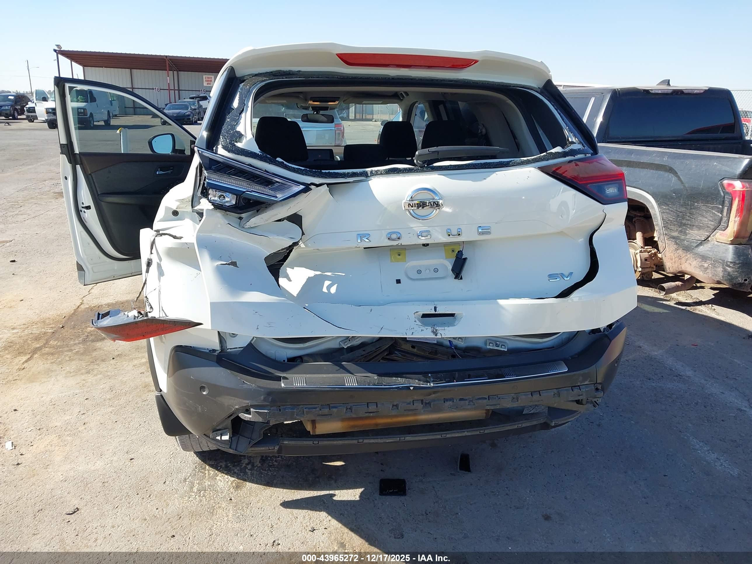 NISSAN ROGUE image 6