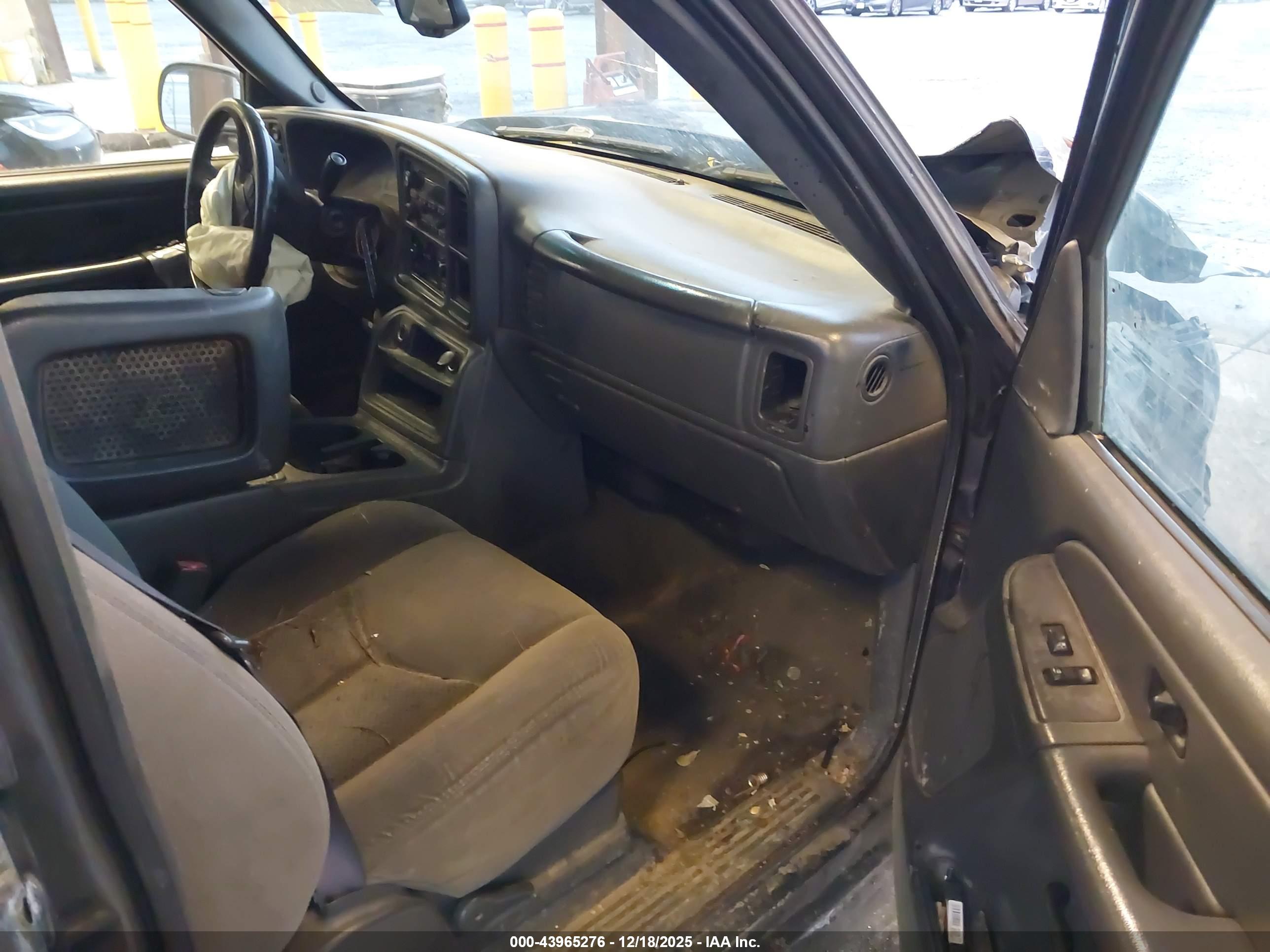 CHEVROLET SILVERADO image 5