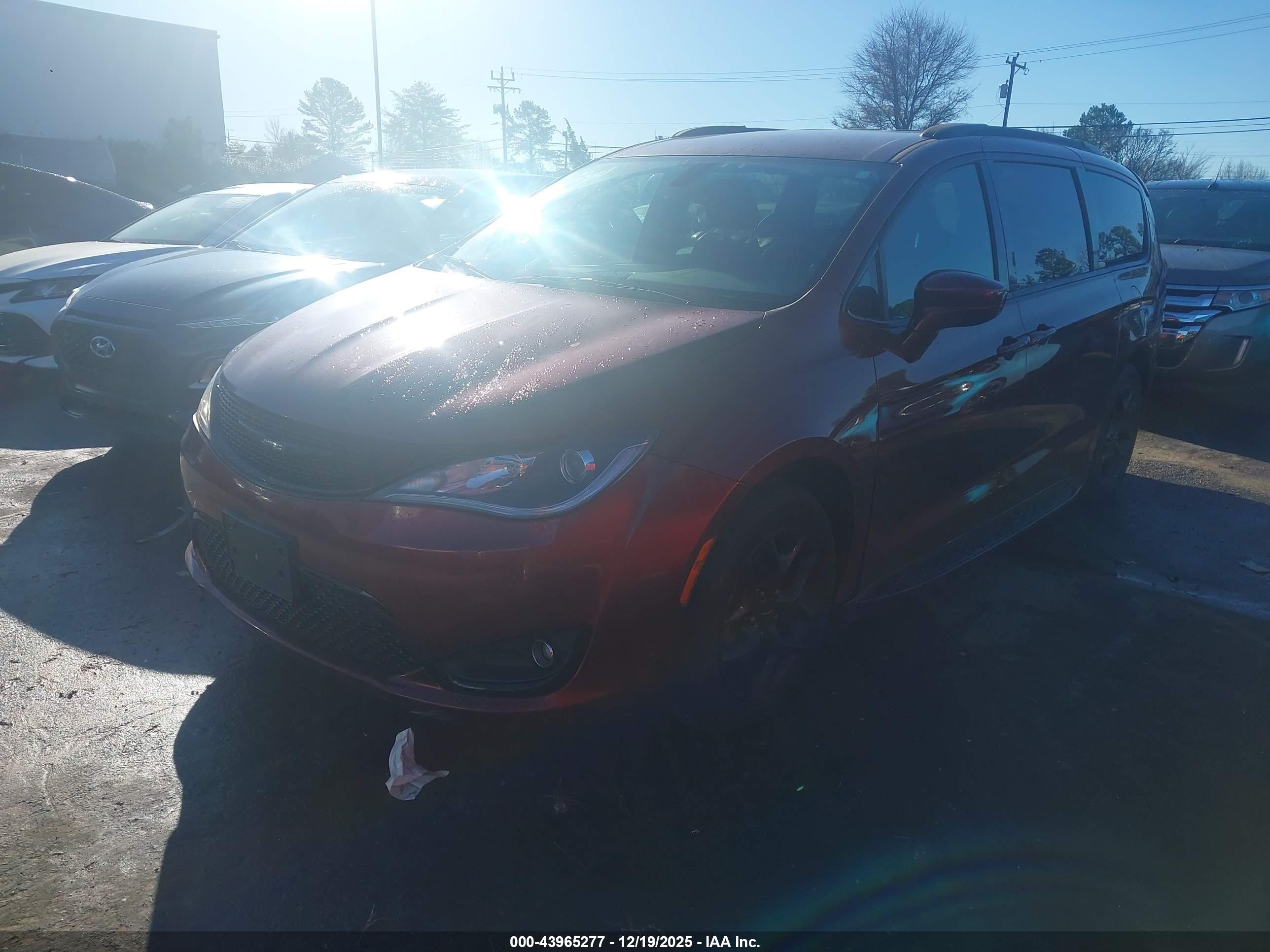 CHRYSLER PACIFICA image 2