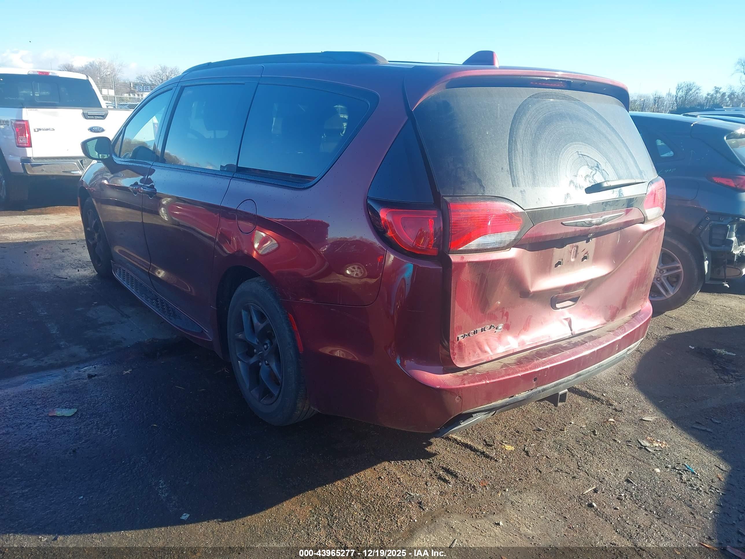 CHRYSLER PACIFICA image 3