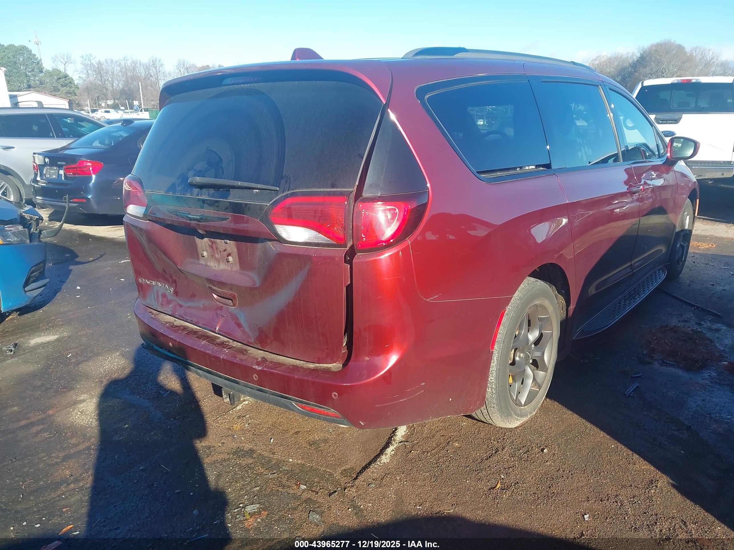 CHRYSLER PACIFICA image 4
