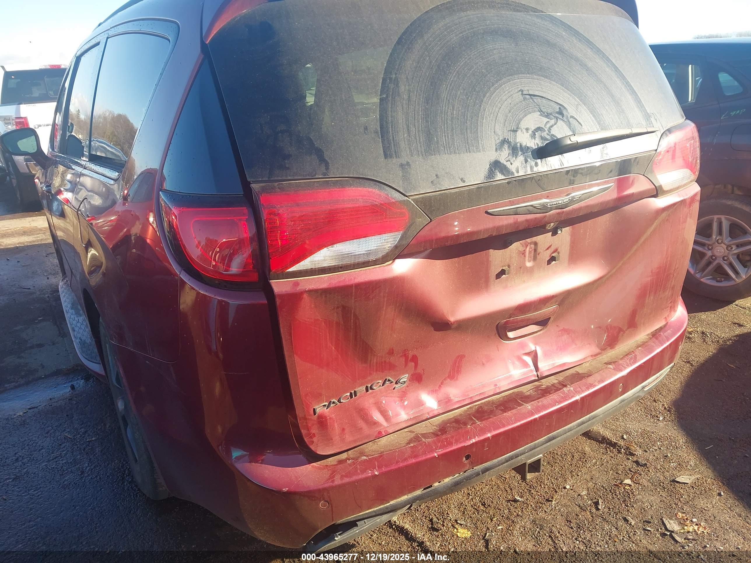 CHRYSLER PACIFICA image 6