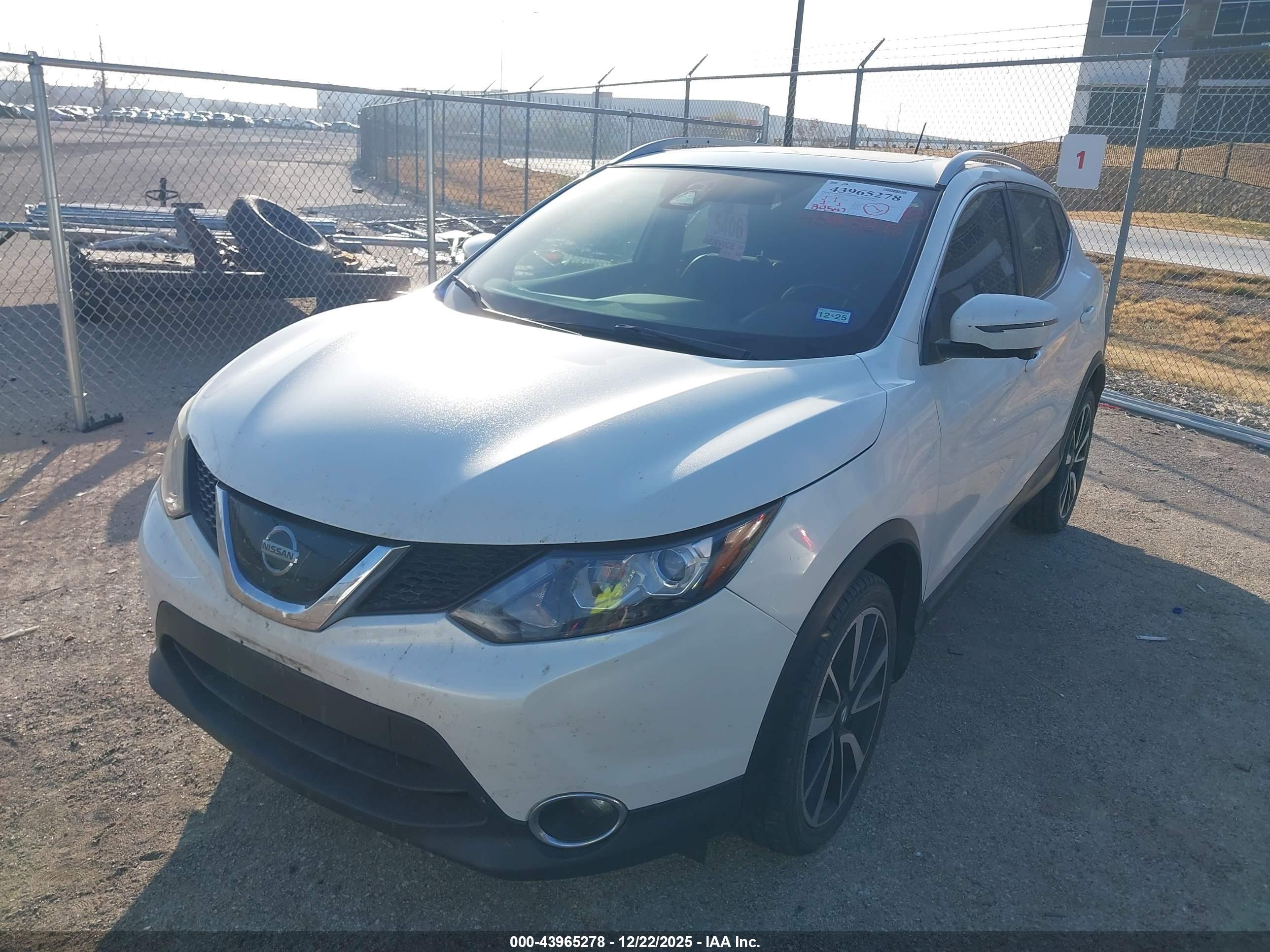 NISSAN ROGUE image 2