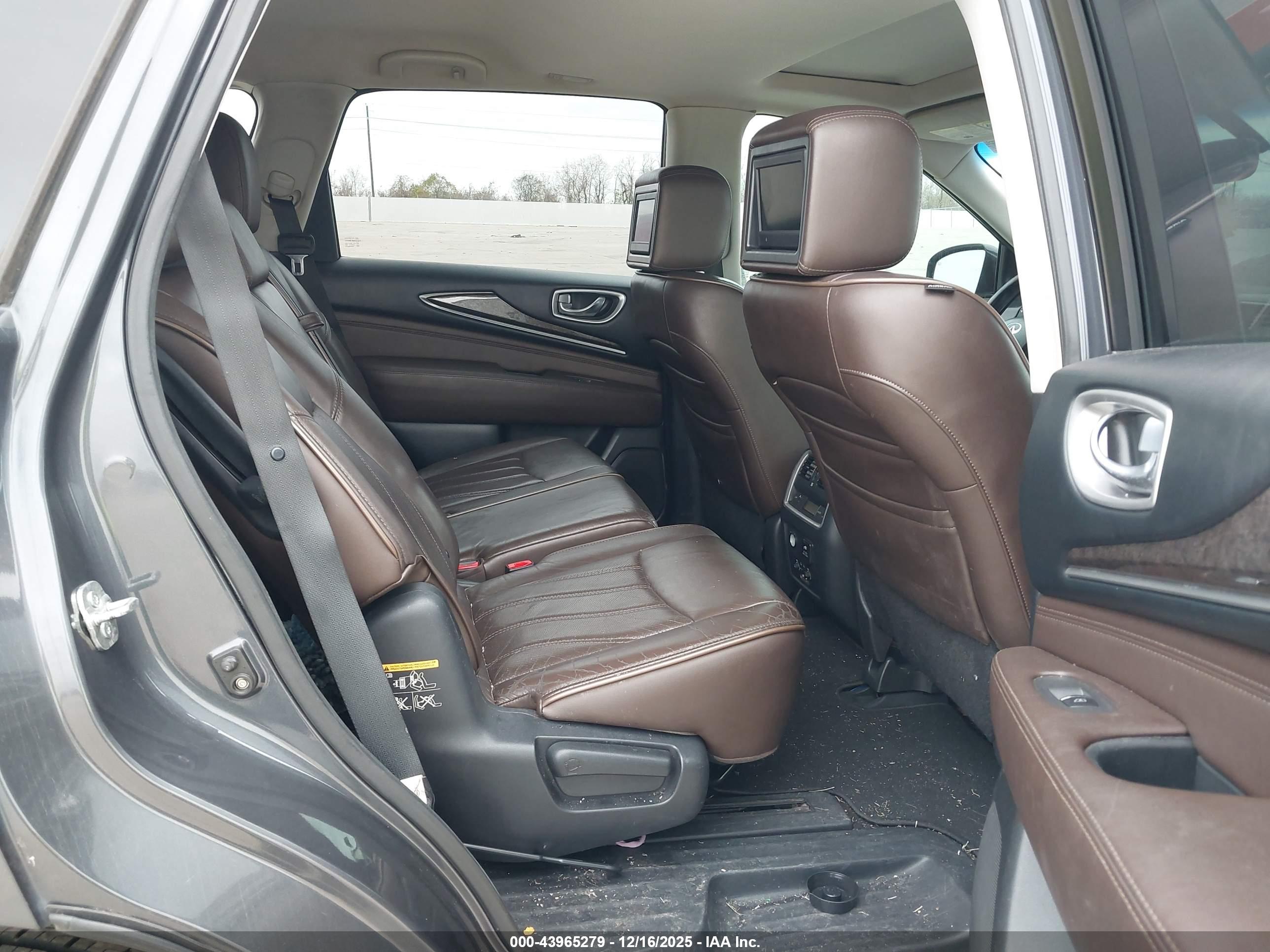 INFINITI JX35 image 8