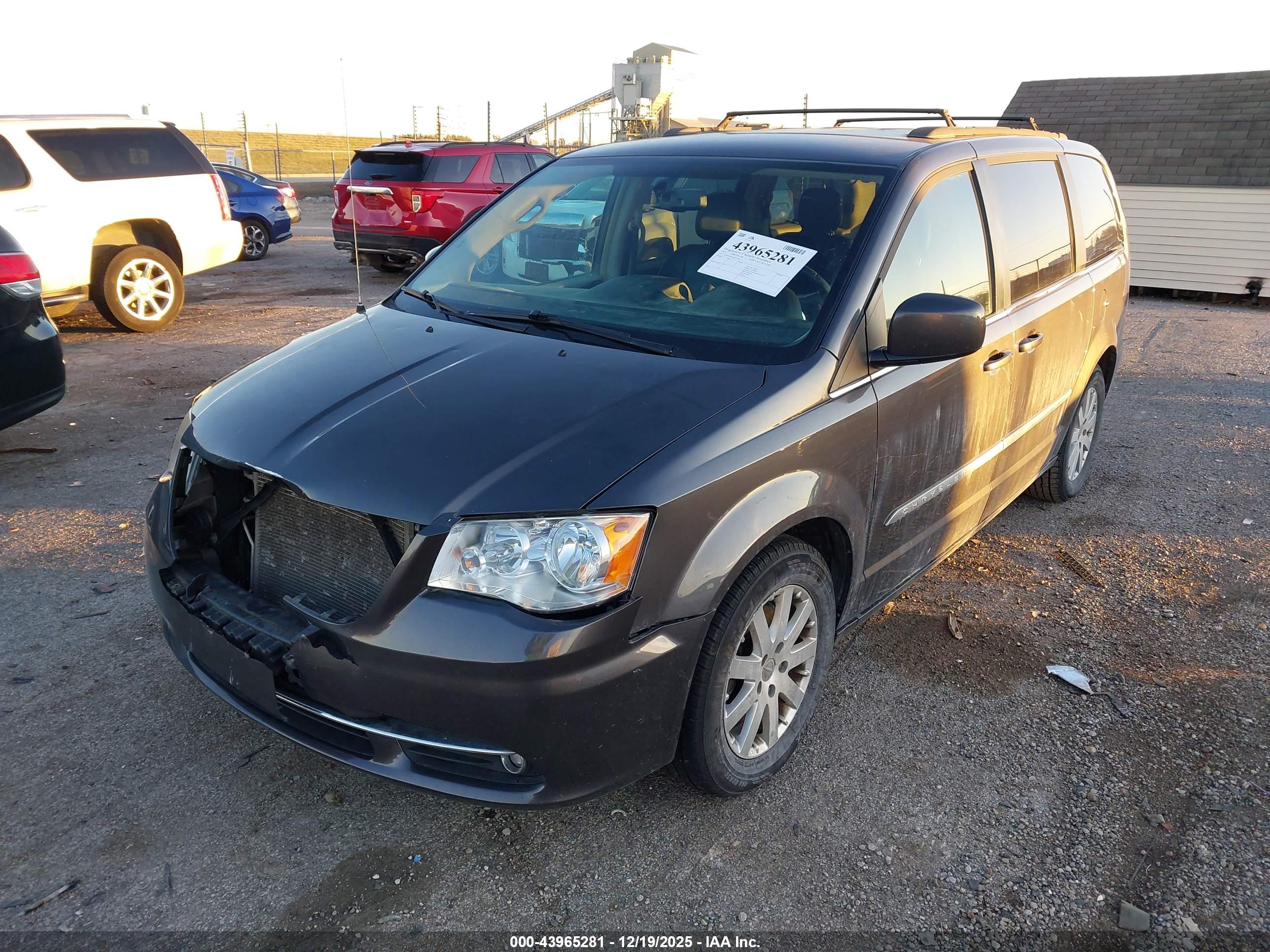 CHRYSLER TOWN image 2