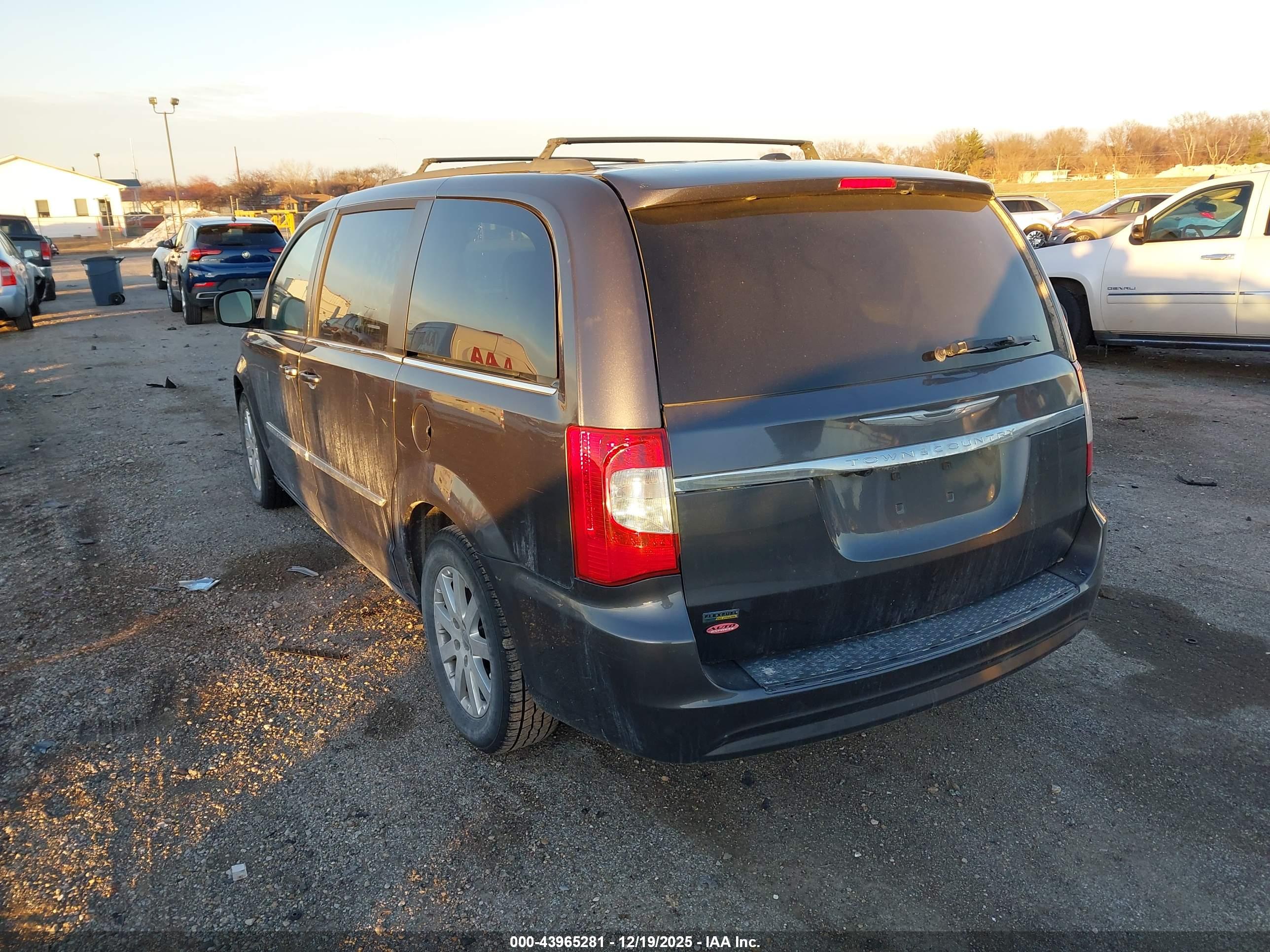 CHRYSLER TOWN image 3