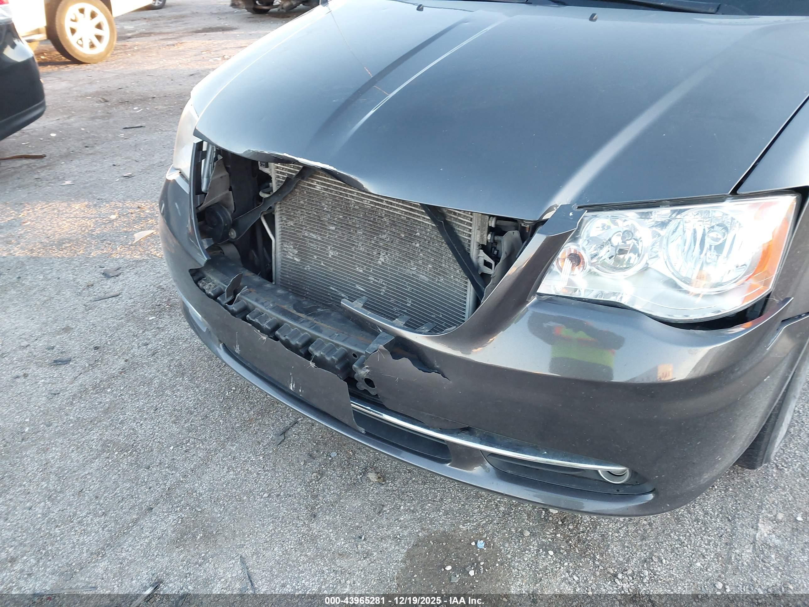 CHRYSLER TOWN image 6
