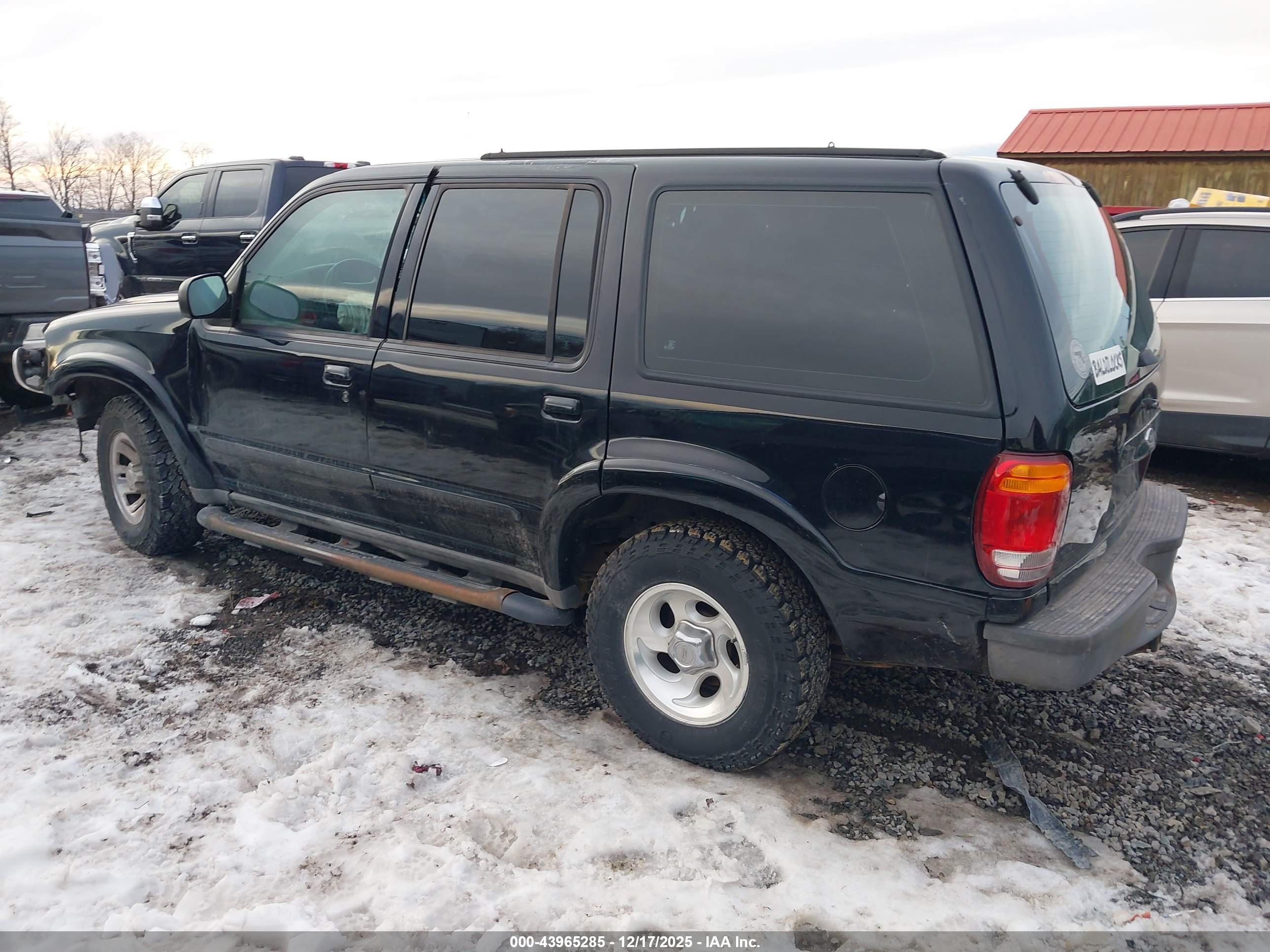FORD EXPLORER image 3