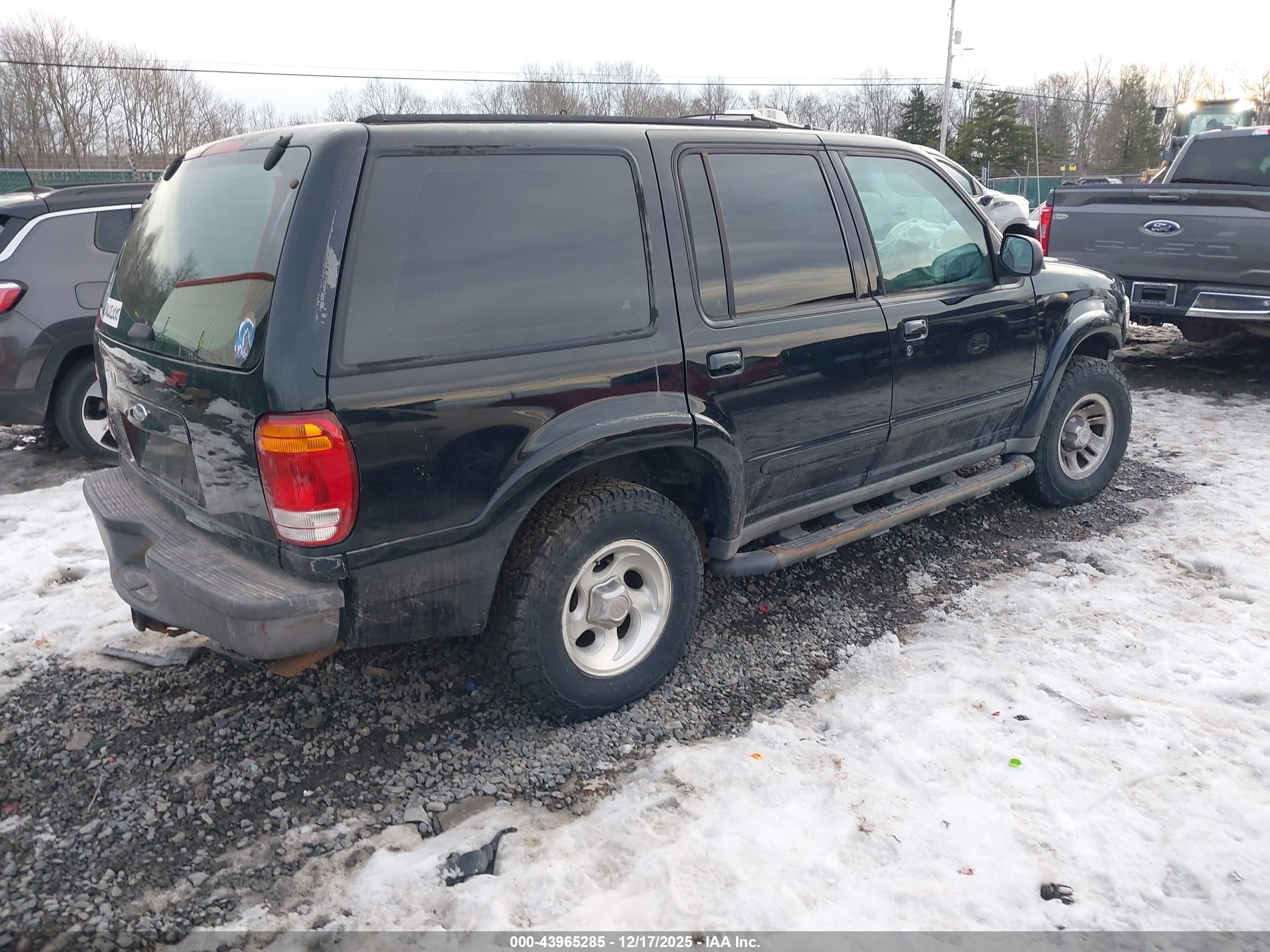 FORD EXPLORER image 4