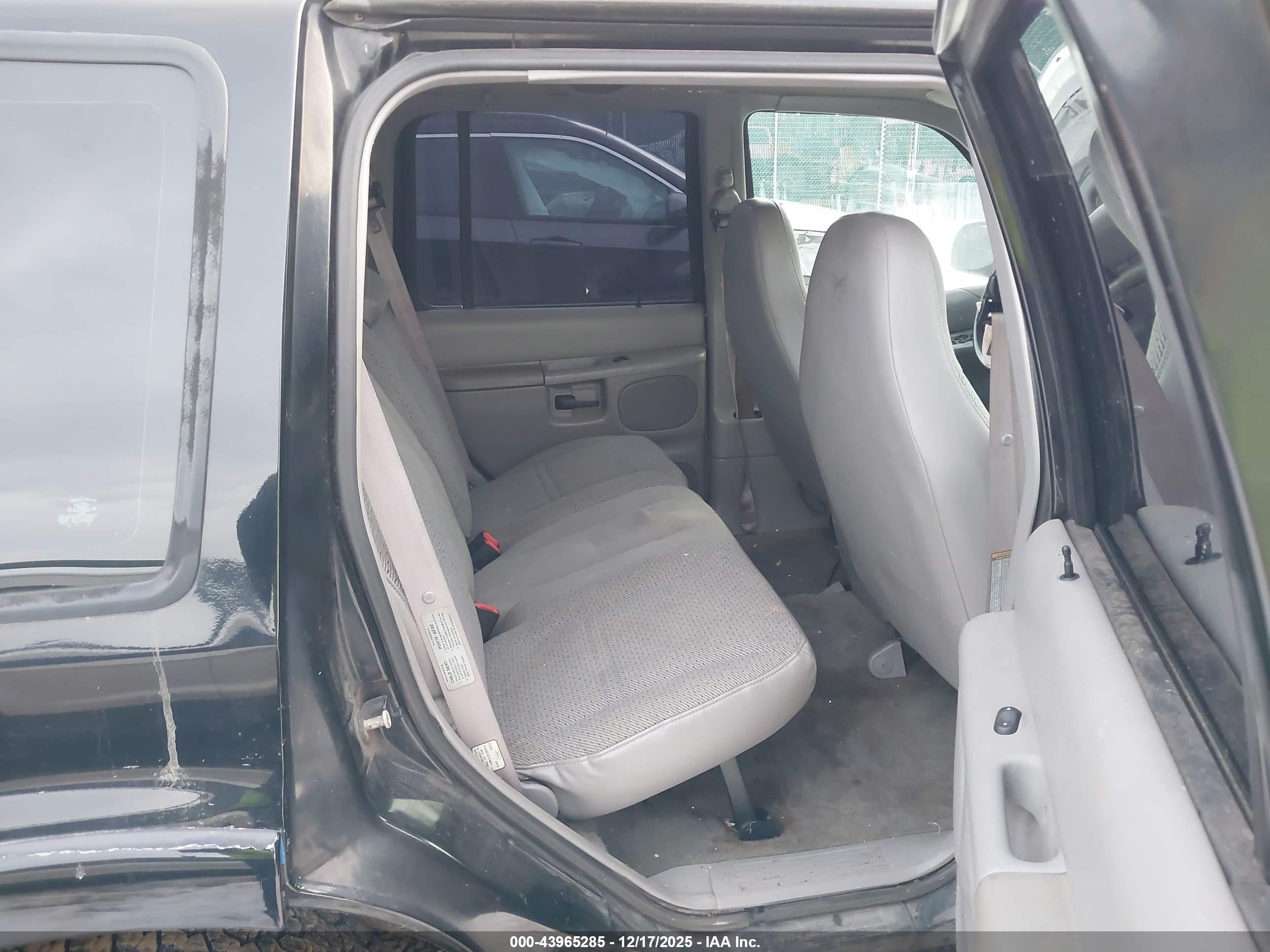 FORD EXPLORER image 8