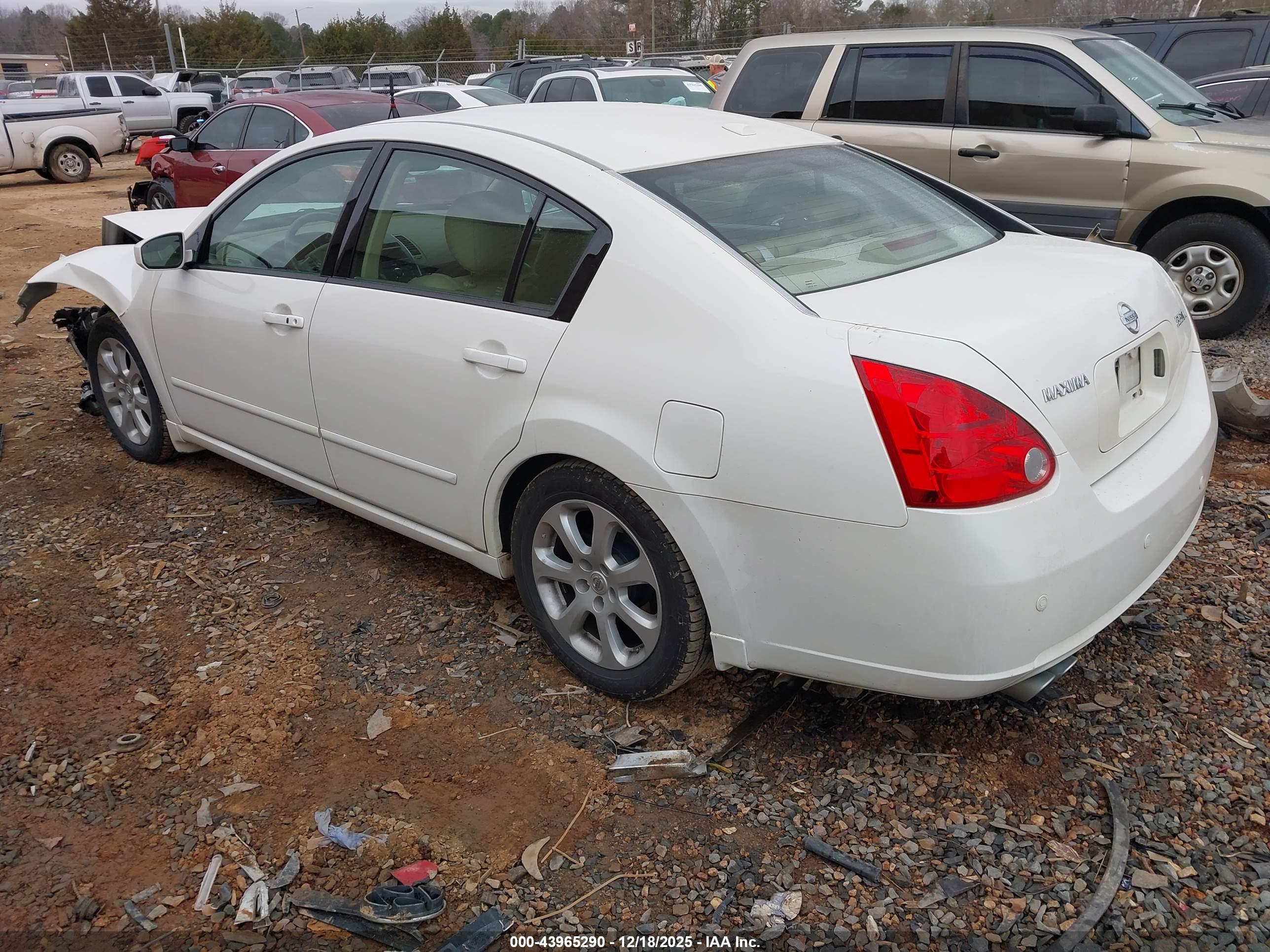 NISSAN MAXIMA image 3