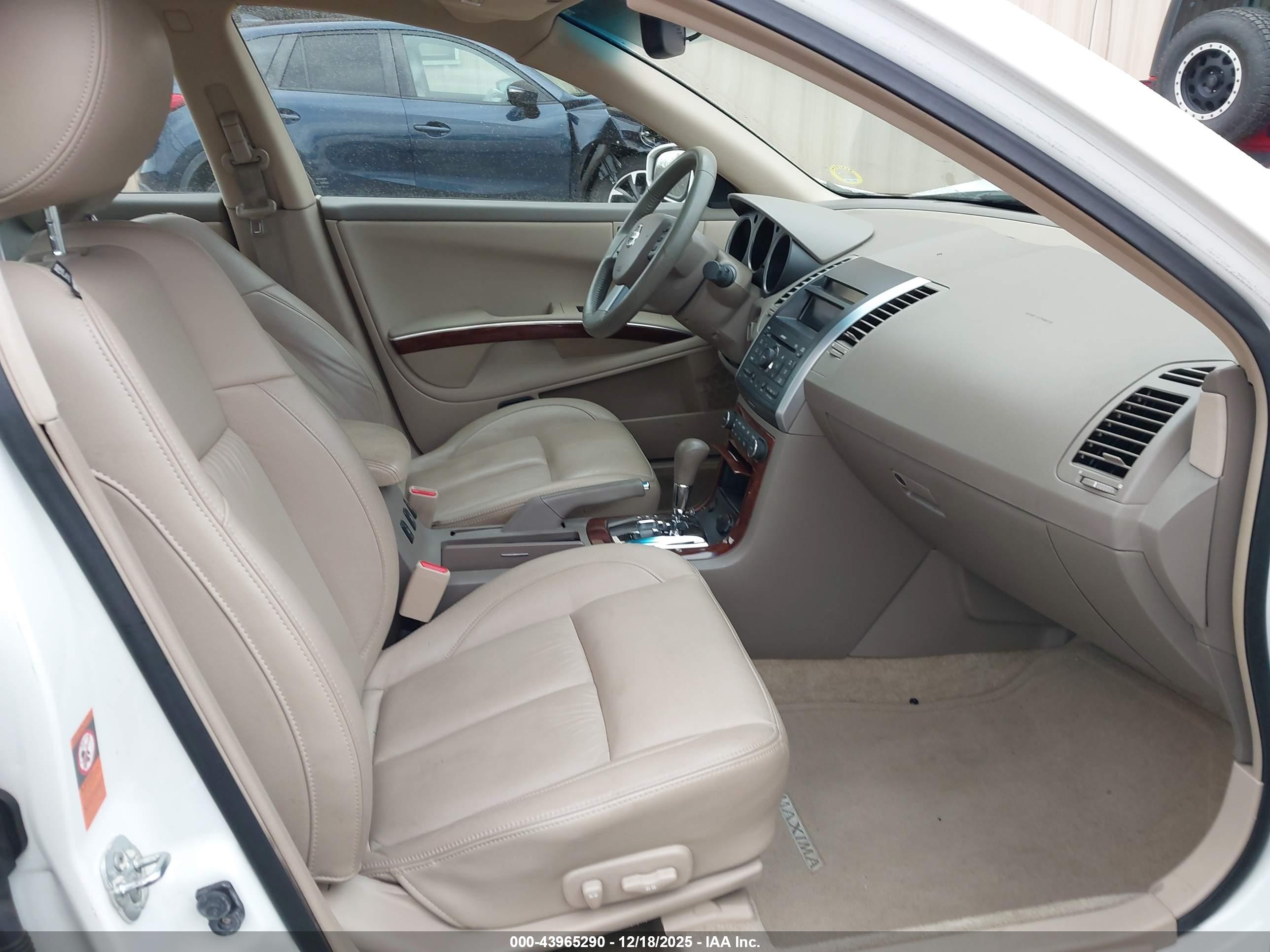 NISSAN MAXIMA image 5