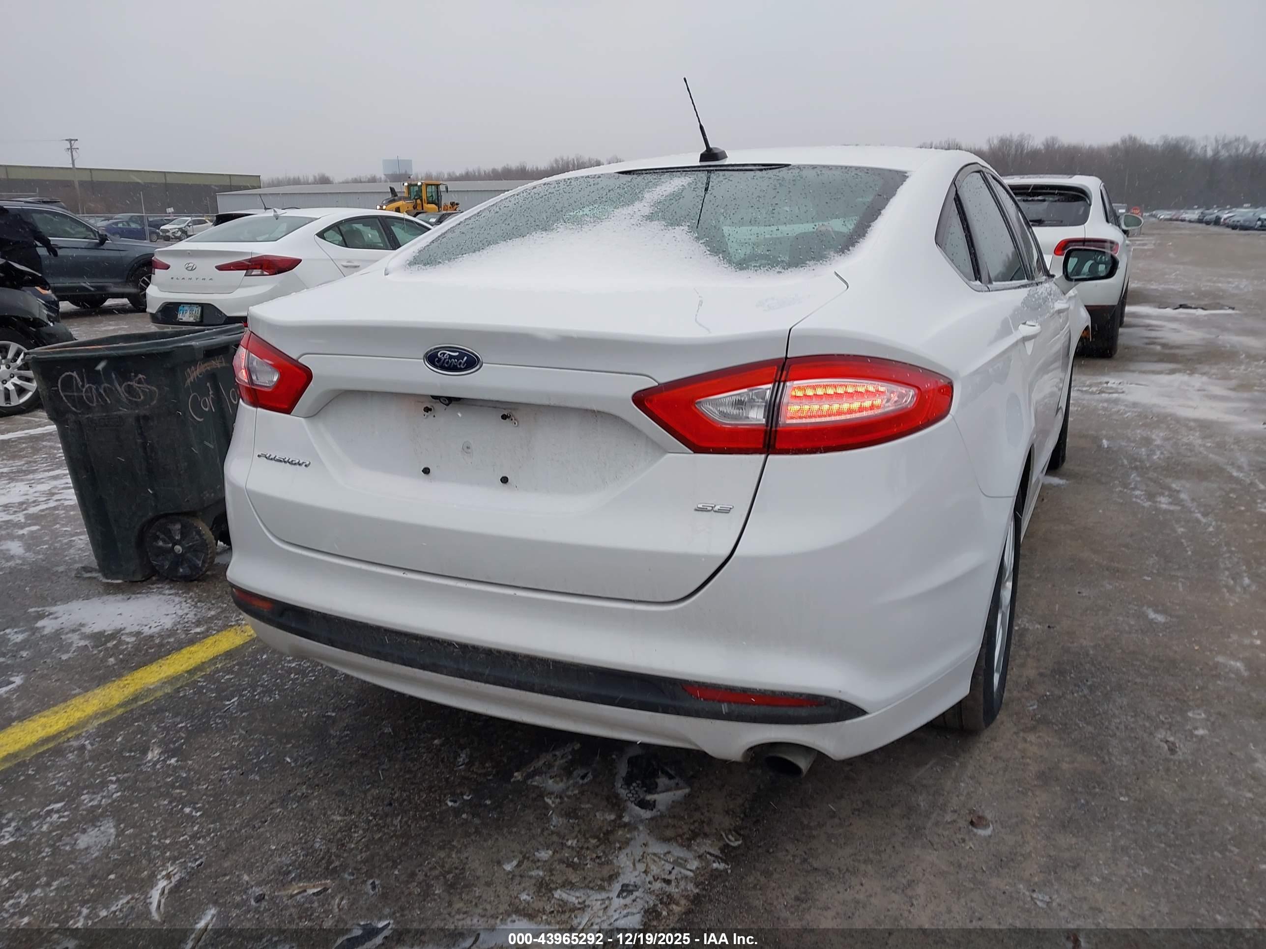 FORD FUSION image 4