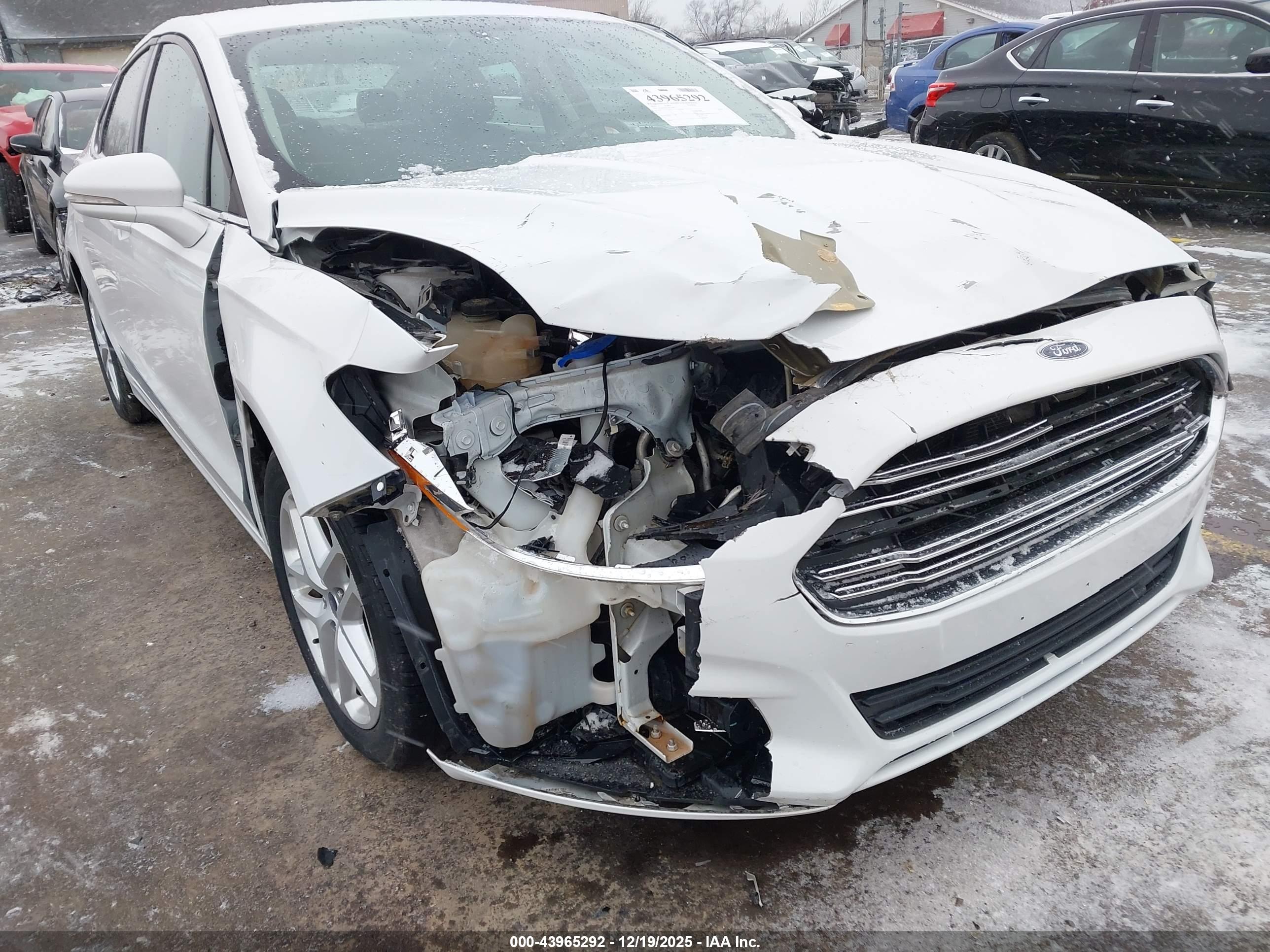 FORD FUSION image 6