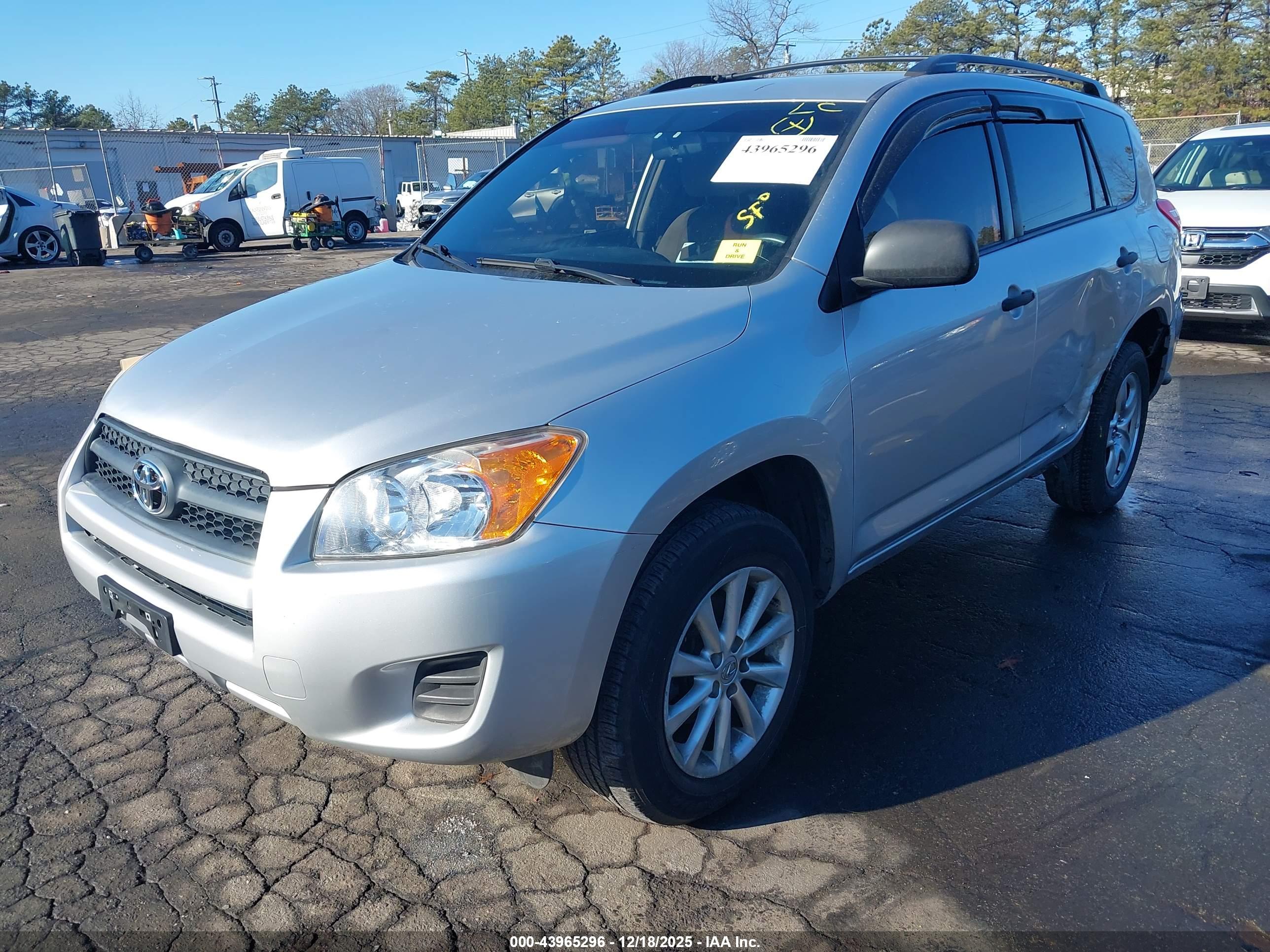 TOYOTA RAV4 image 2