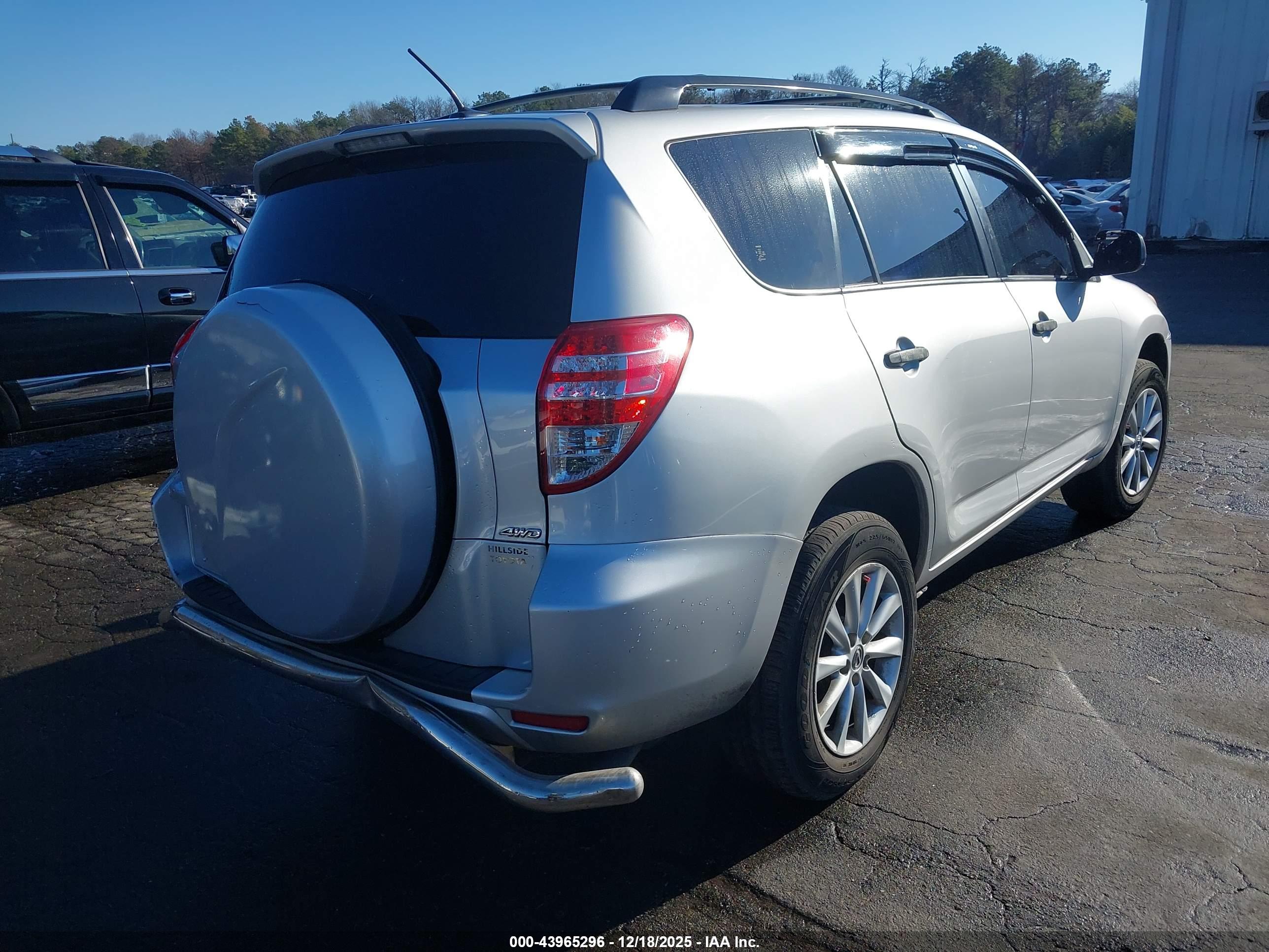 TOYOTA RAV4 image 4