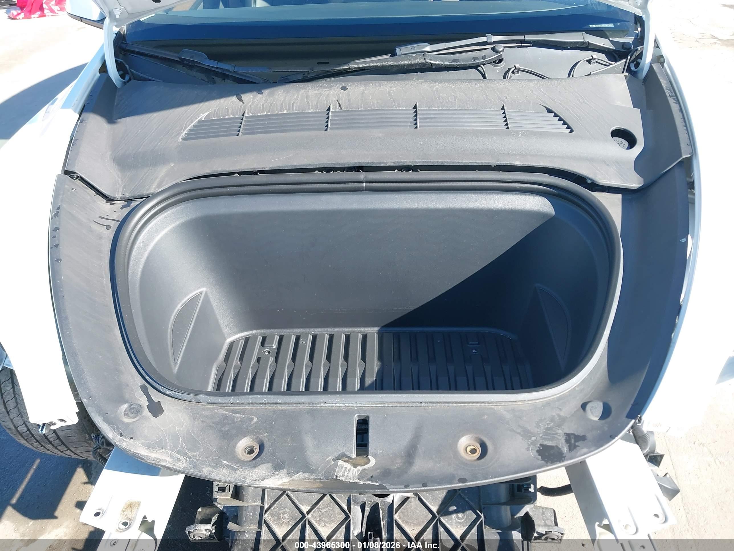 TESLA MODEL image 10