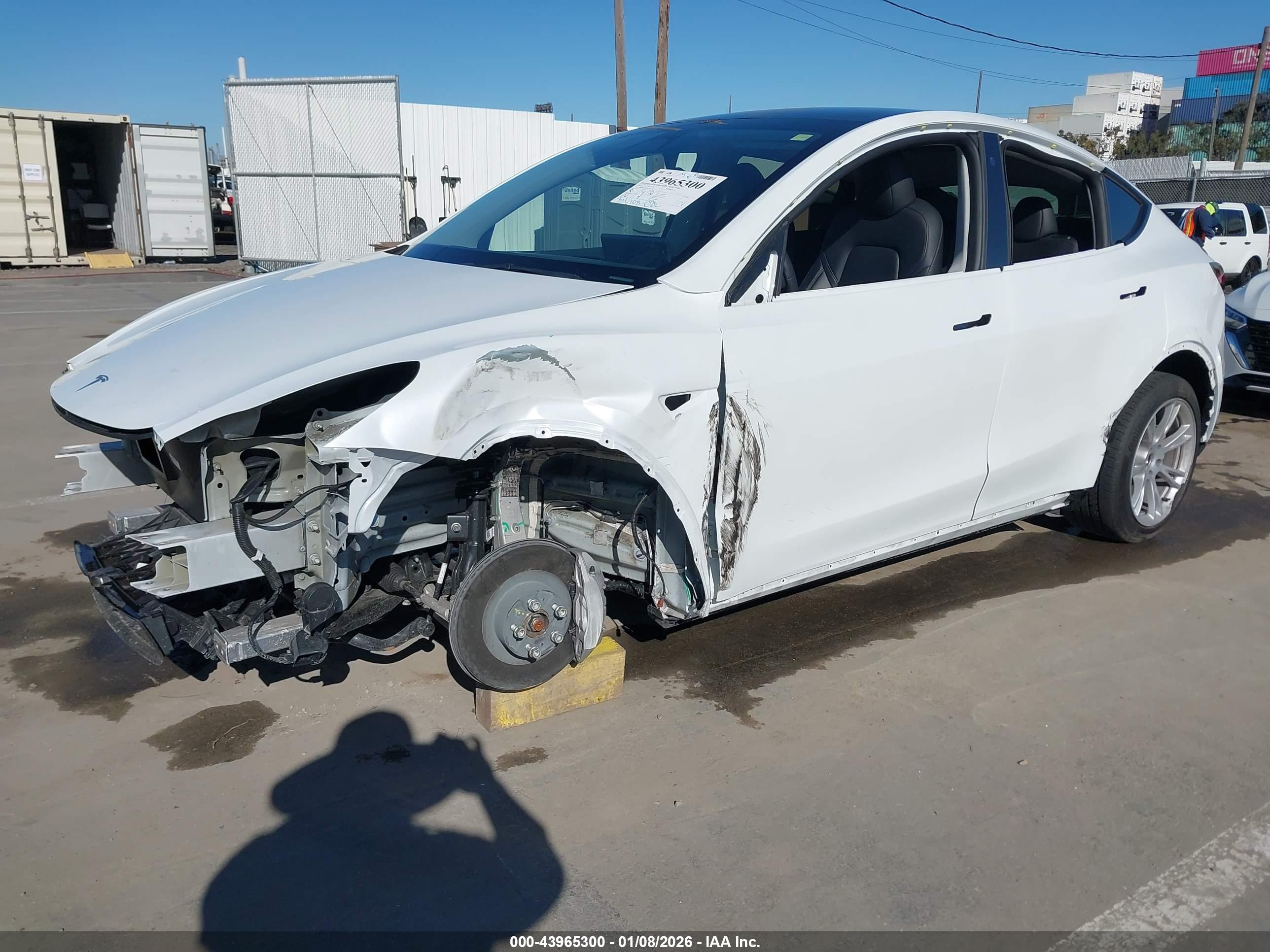 TESLA MODEL image 2
