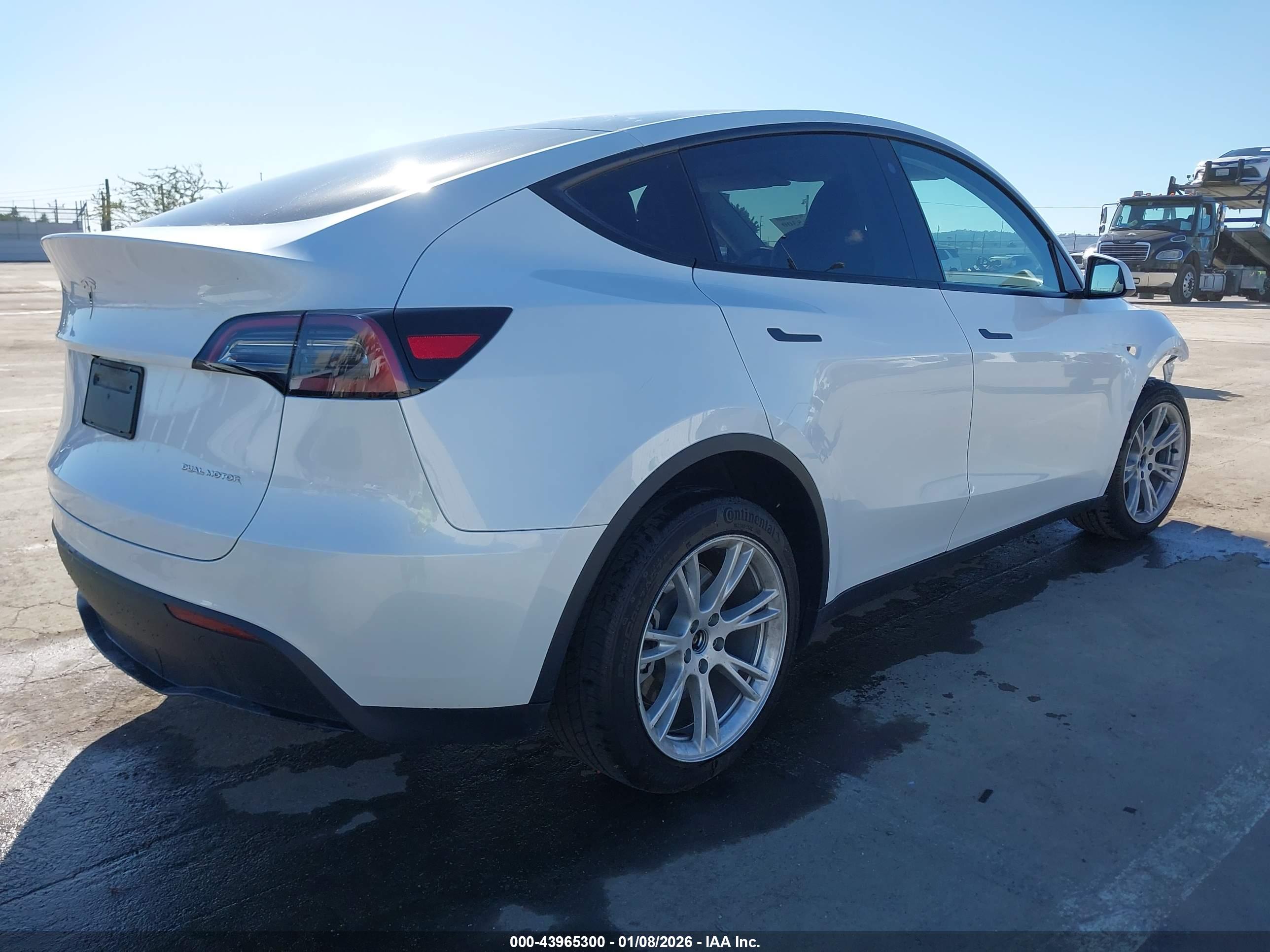 TESLA MODEL image 4