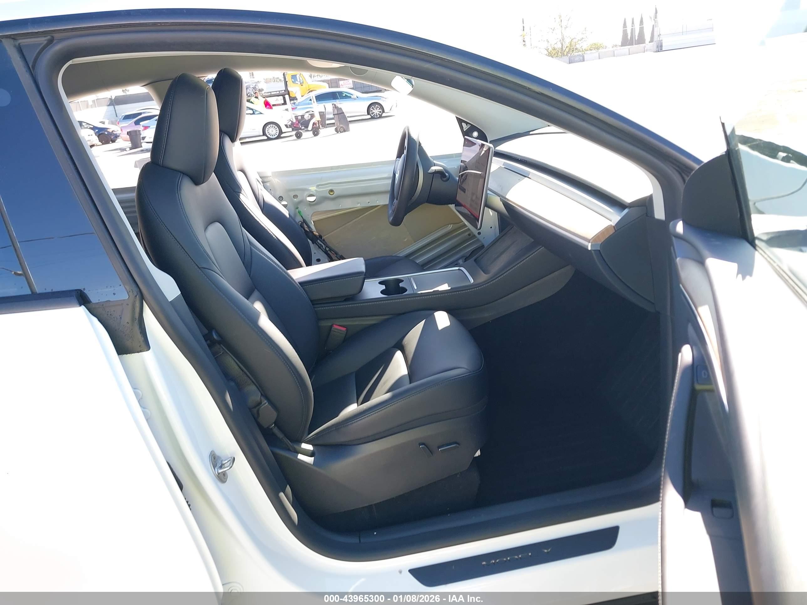 TESLA MODEL image 5