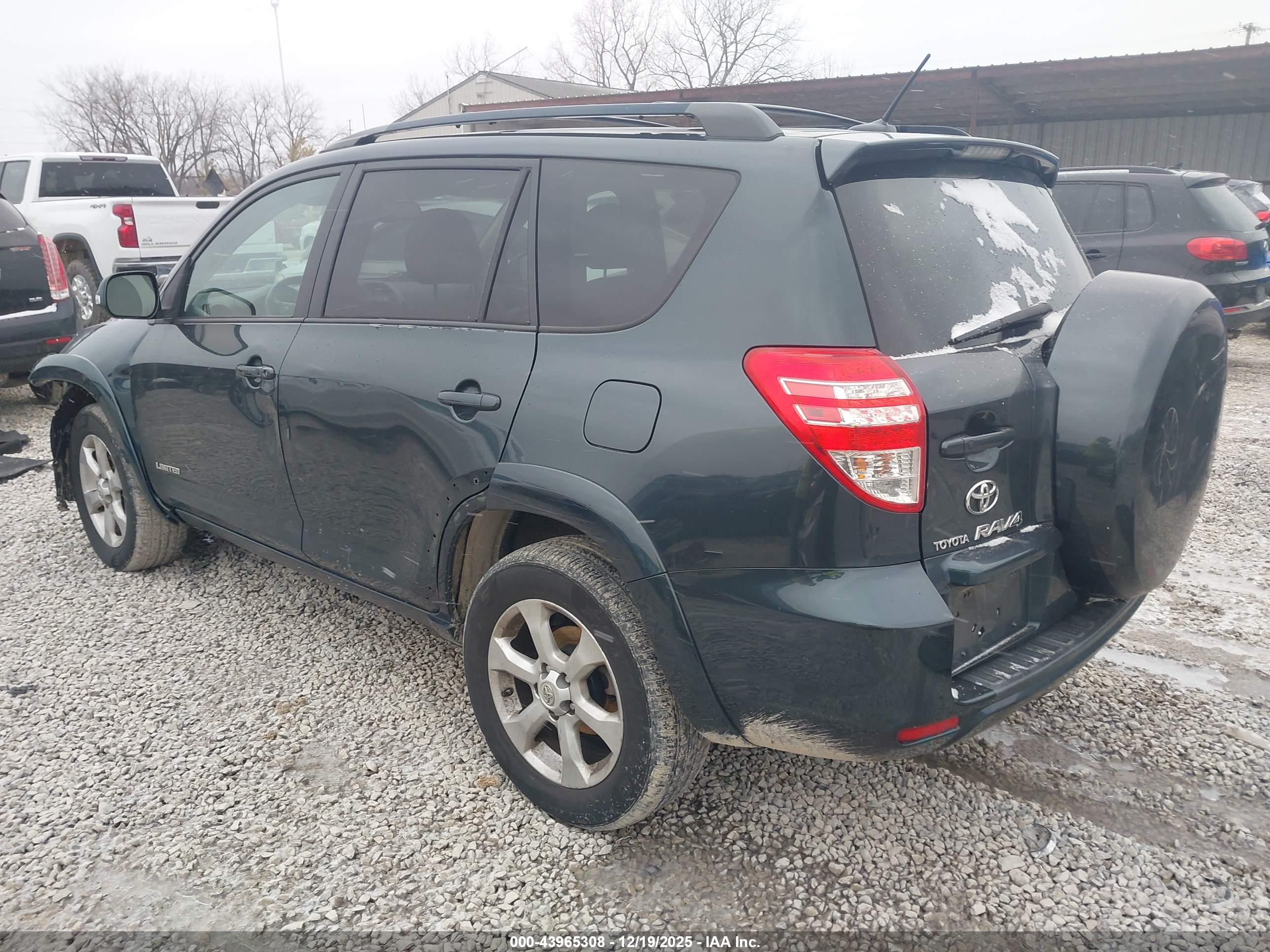 TOYOTA RAV4 image 3